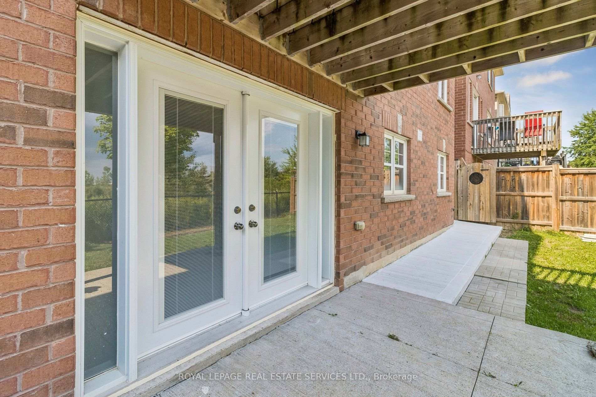Photo 4 of Unit Unit 2, 12 Locomotive Crescent, Brampton, Northwest Brampton — HOMEH