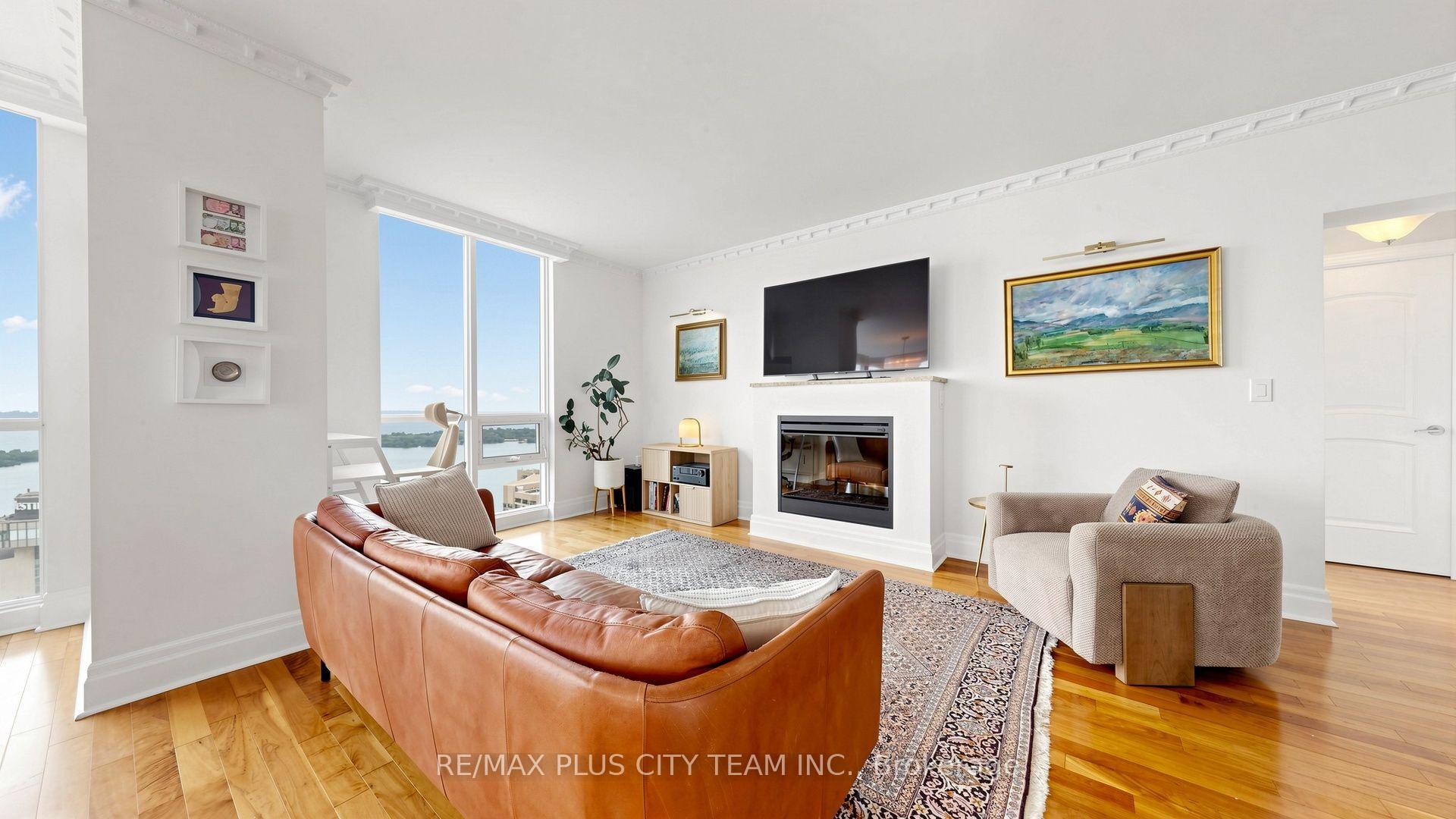 Photo 2 of Unit 5005, 16 Harbour Street, Toronto, Waterfront Communities — HOMEH