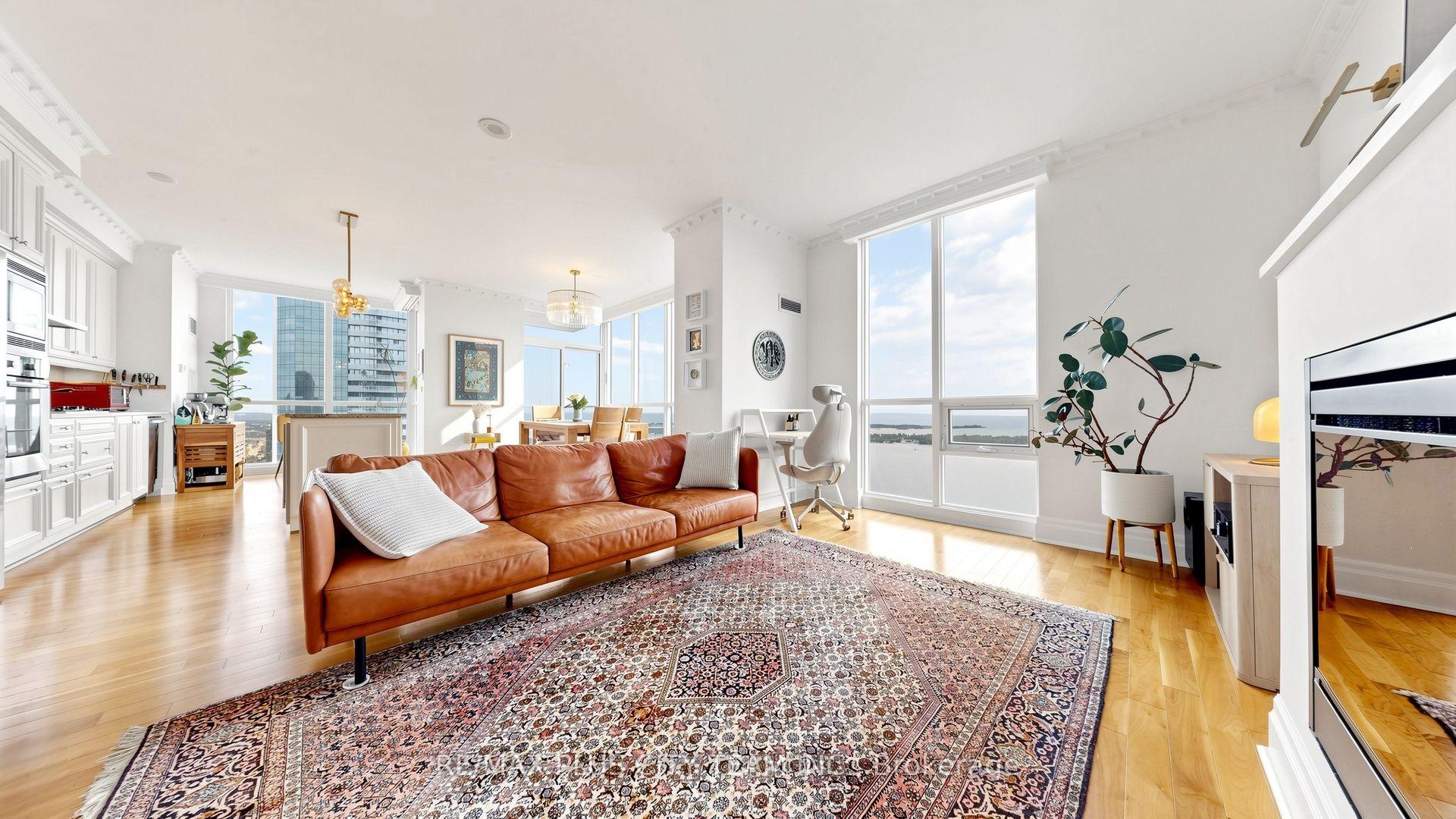 Photo 3 of Unit 5005, 16 Harbour Street, Toronto, Waterfront Communities — HOMEH
