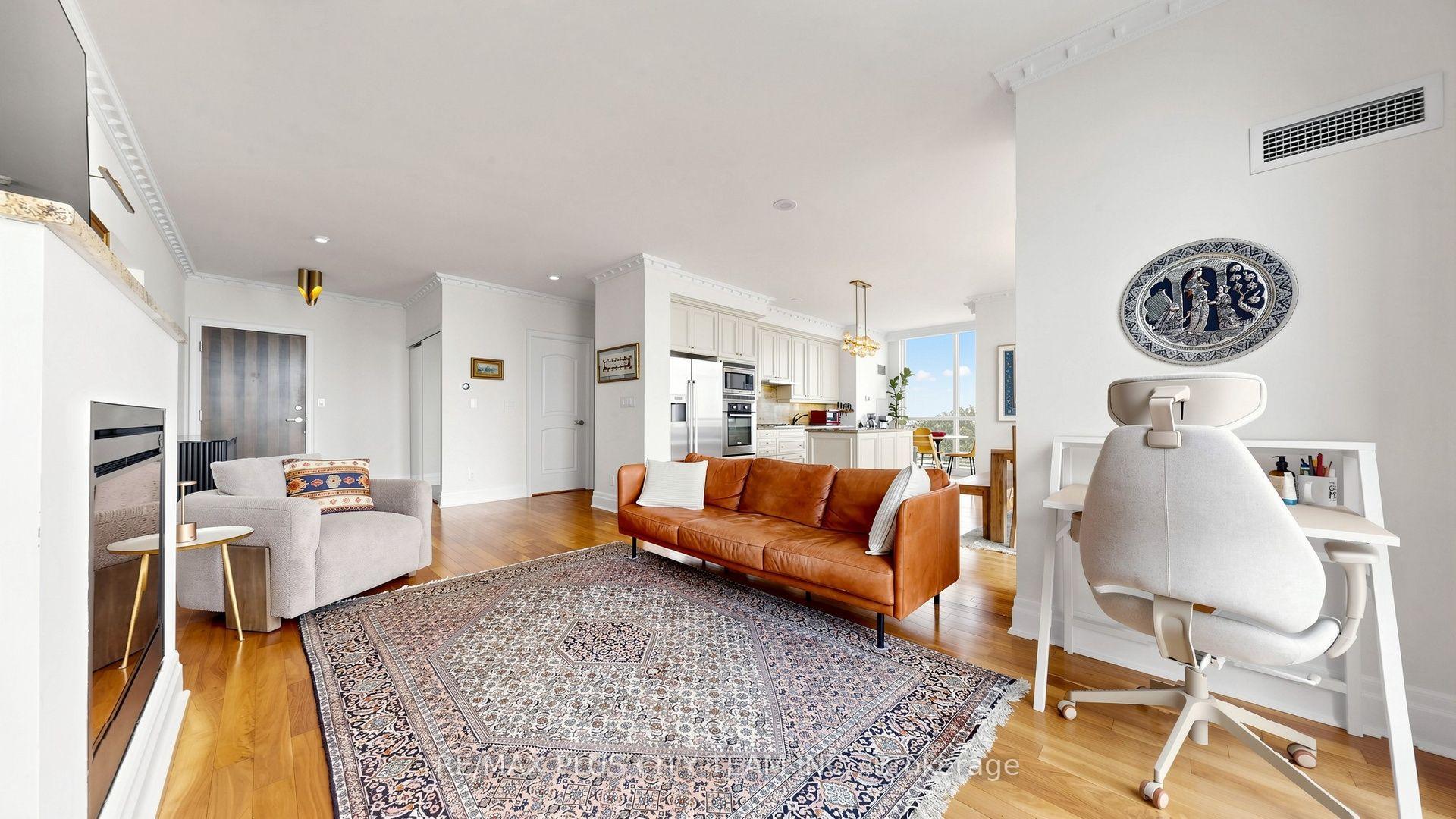 Photo 4 of Unit 5005, 16 Harbour Street, Toronto, Waterfront Communities — HOMEH