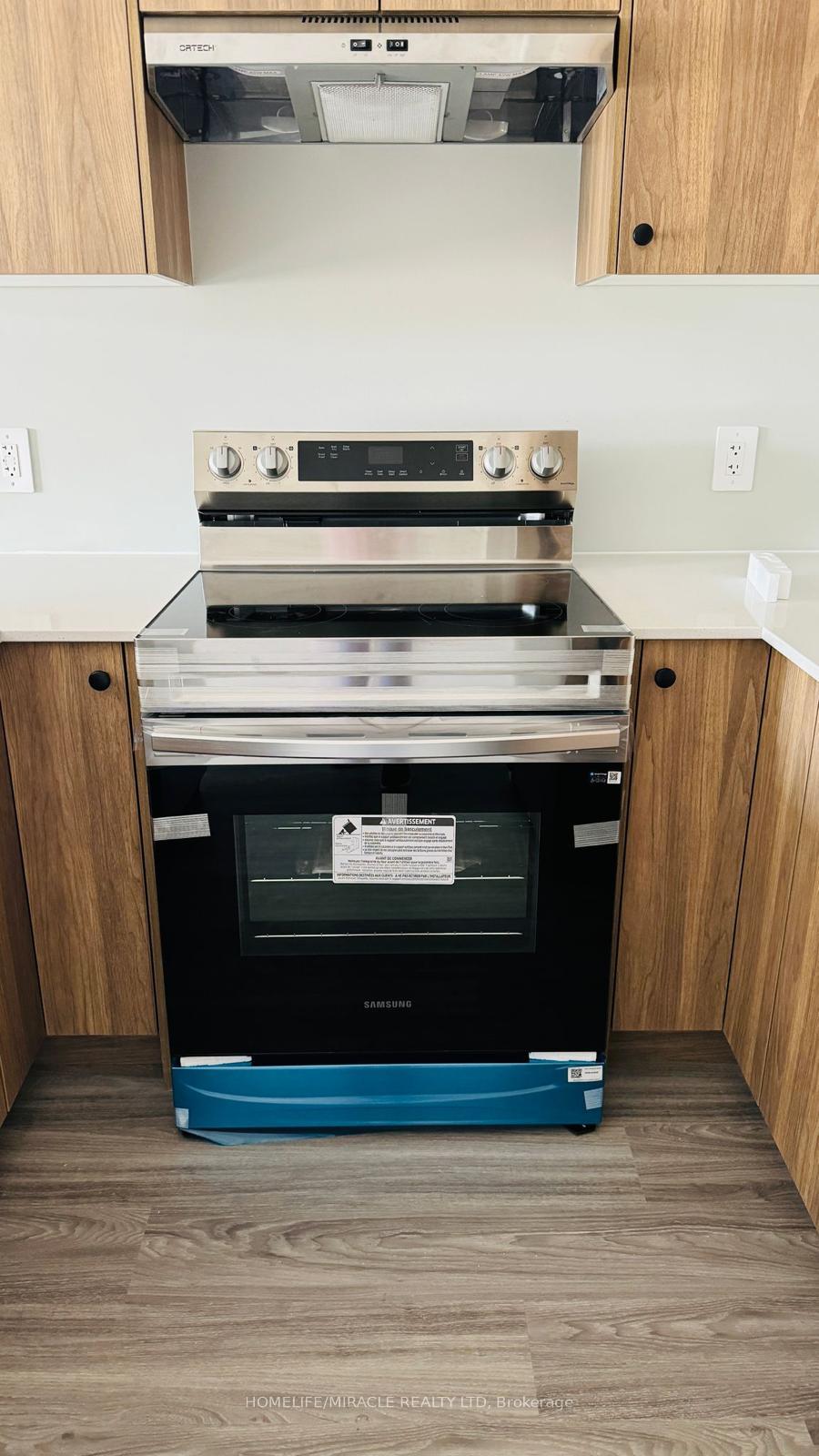 Photo 5 of Unit 26, 10 South Creek Drive, Kitchener, Doon South — HOMEH