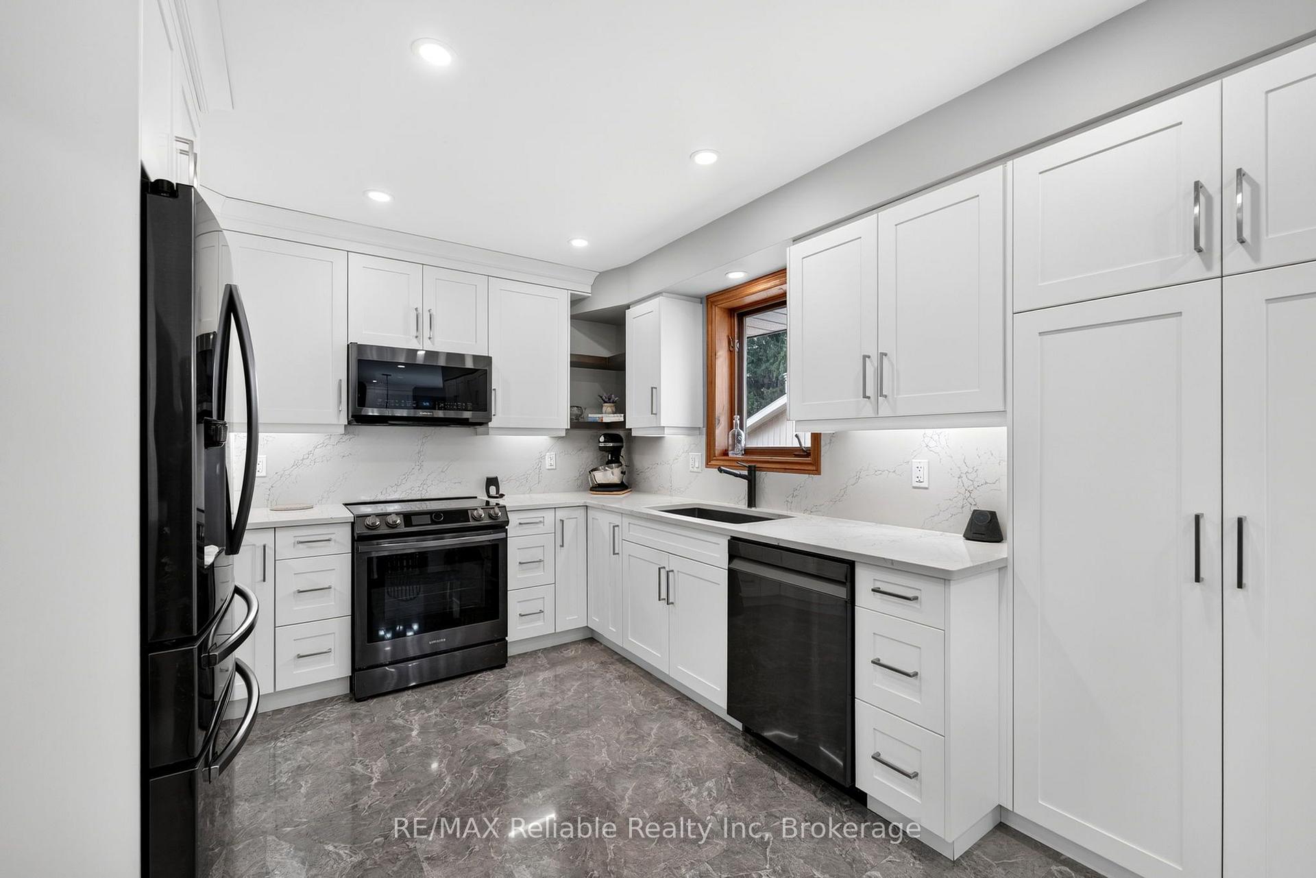 Photo 7 of 43804 Hydro Line Road, Huron East, McKillop — HOMEH