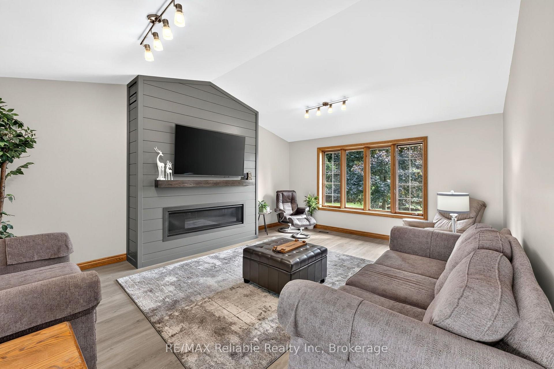 Photo 14 of 43804 Hydro Line Road, Huron East, McKillop — HOMEH