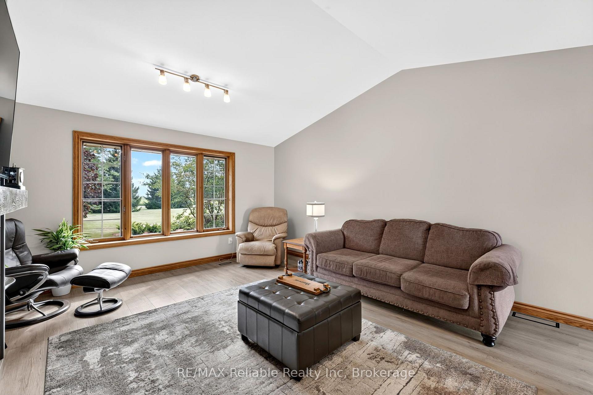 Photo 15 of 43804 Hydro Line Road, Huron East, McKillop — HOMEH