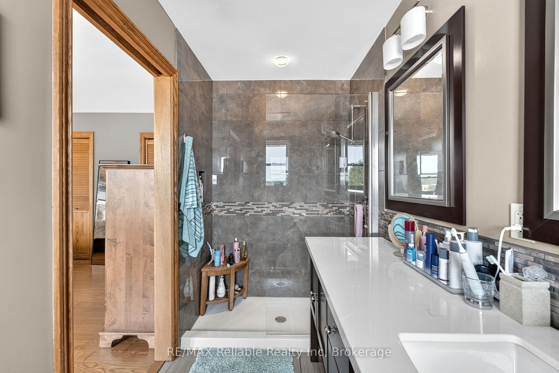 Photo 27 of 43804 Hydro Line Road, Huron East, McKillop — HOMEH