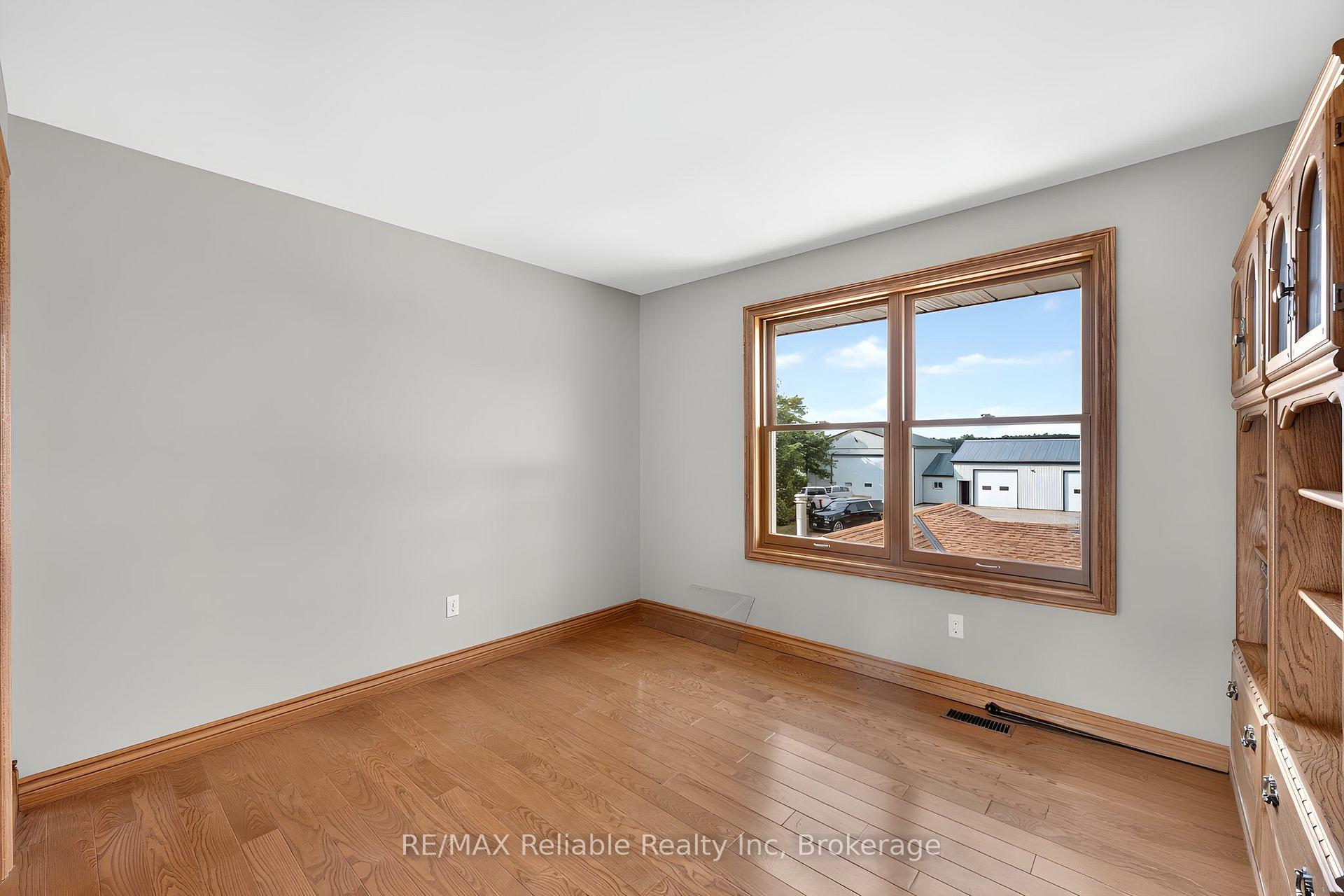 Photo 30 of 43804 Hydro Line Road, Huron East, McKillop — HOMEH