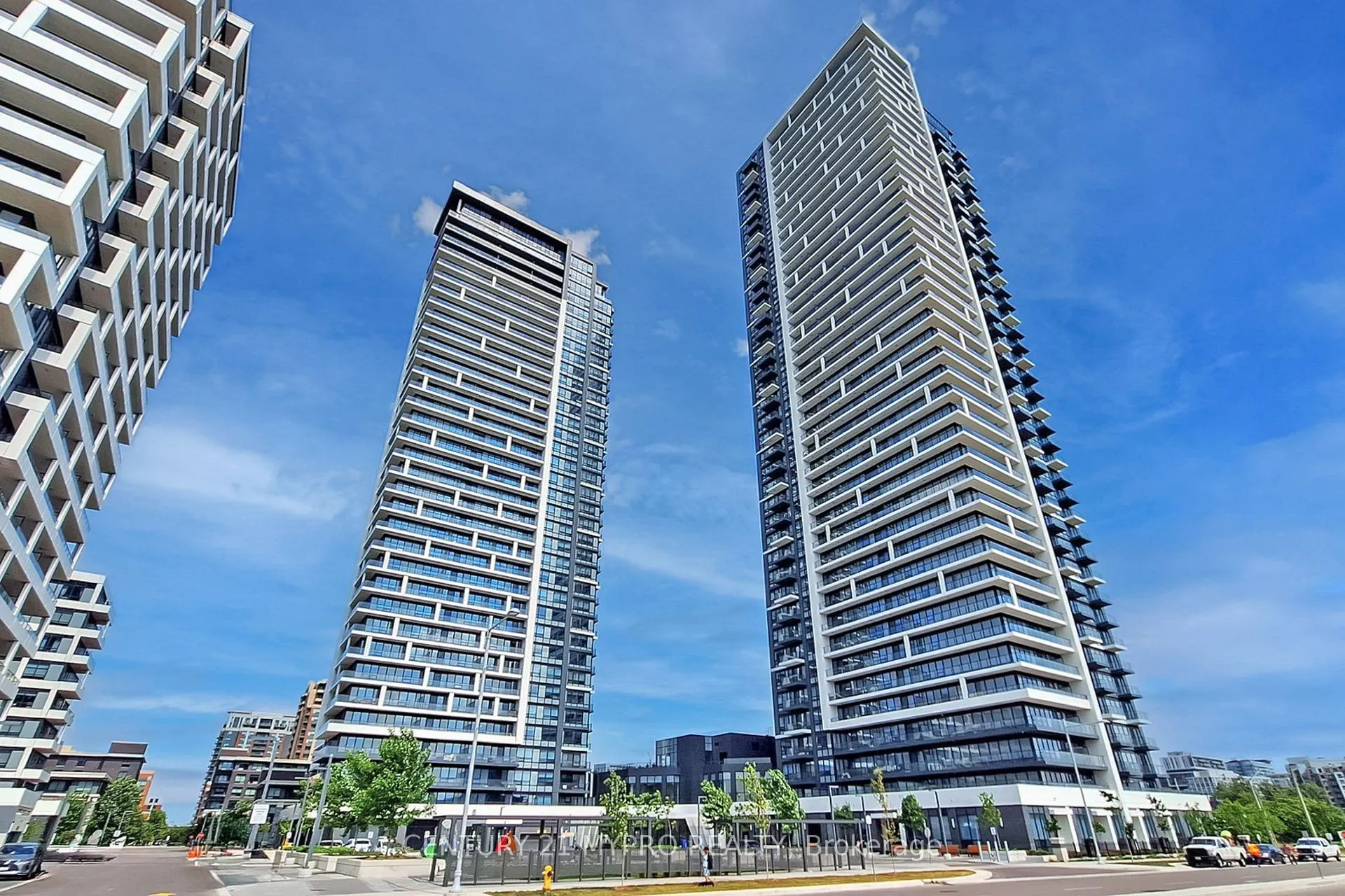 Photo 3 of Unit 3902, 8 Water Walk Drive, Markham, Unionville — HOMEH