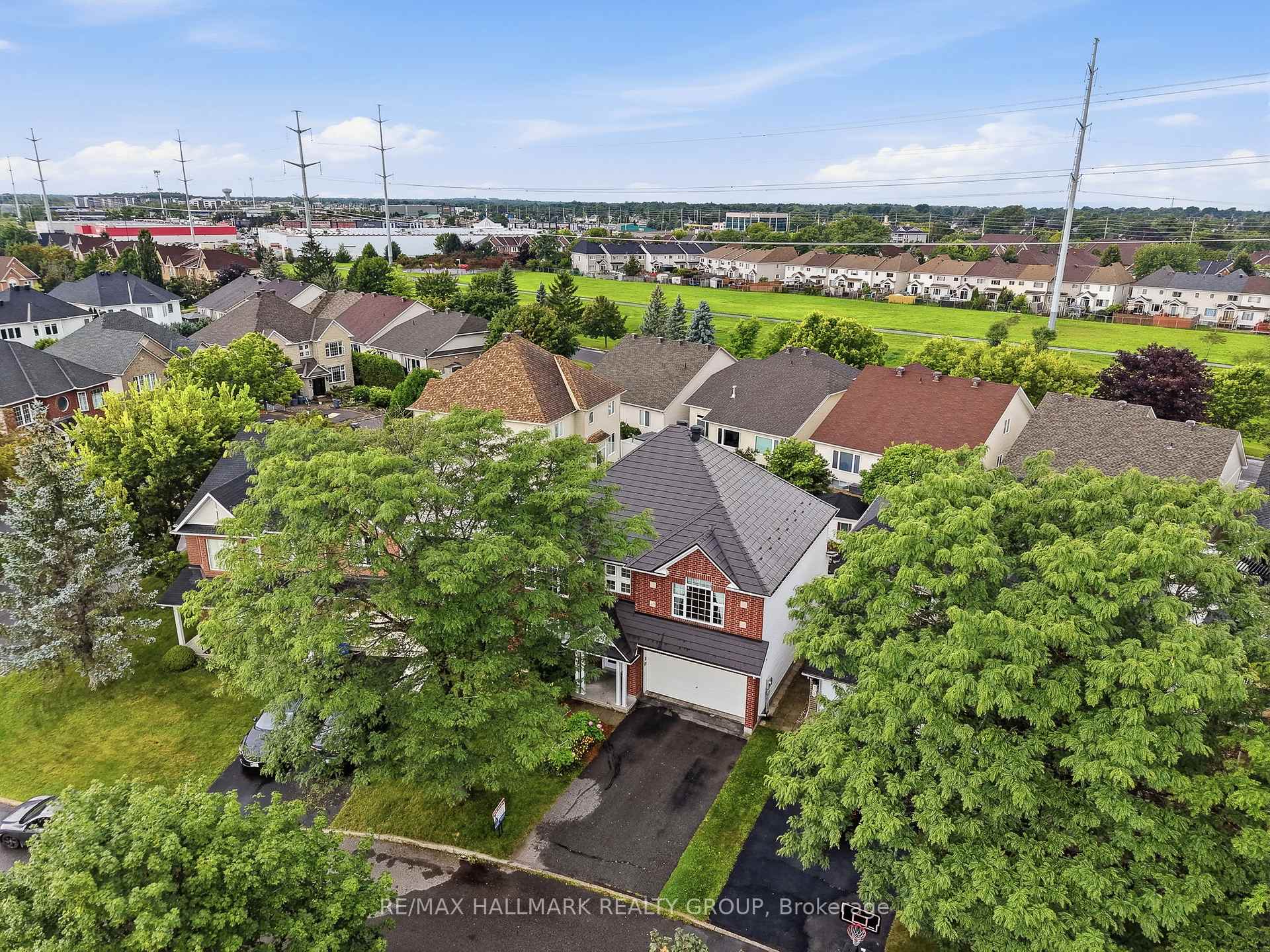 Photo 2 of 563 Evangeline Street, Ottawa, Avalon East — HOMEH