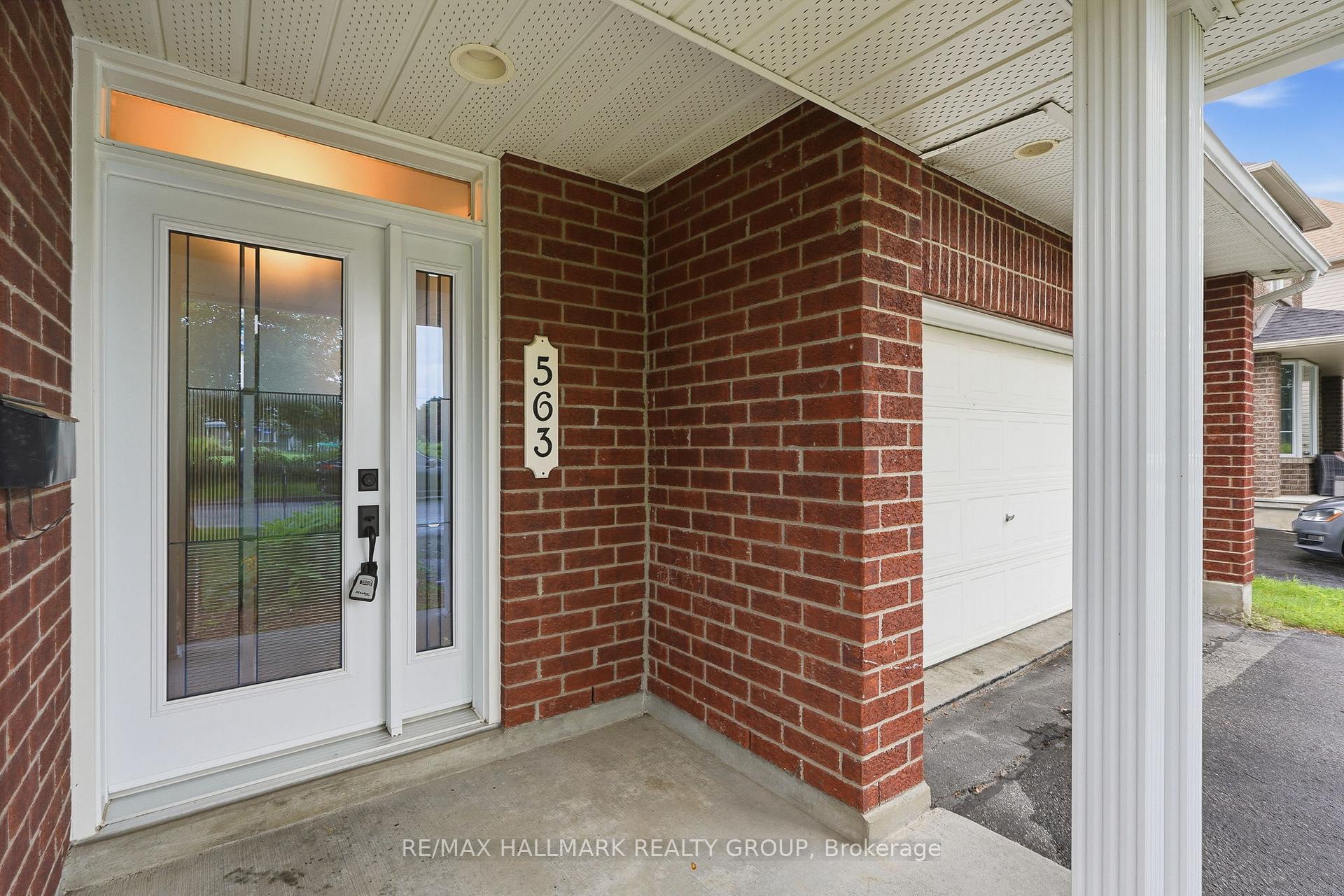 Photo 5 of 563 Evangeline Street, Ottawa, Avalon East — HOMEH