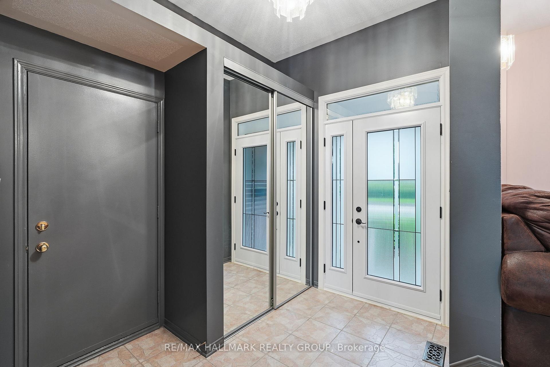 Photo 6 of 563 Evangeline Street, Ottawa, Avalon East — HOMEH