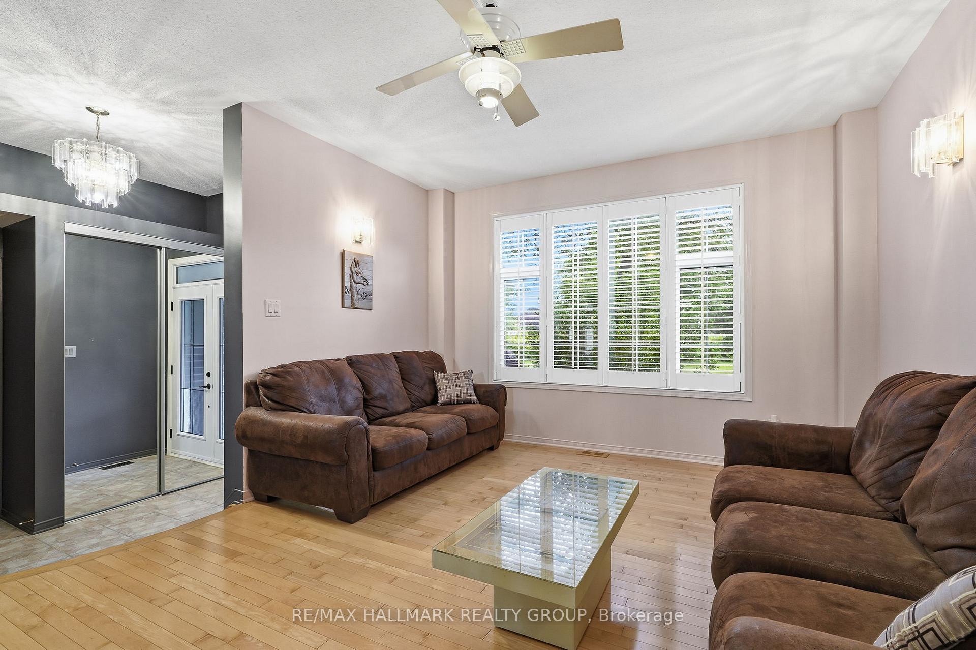 Photo 8 of 563 Evangeline Street, Ottawa, Avalon East — HOMEH