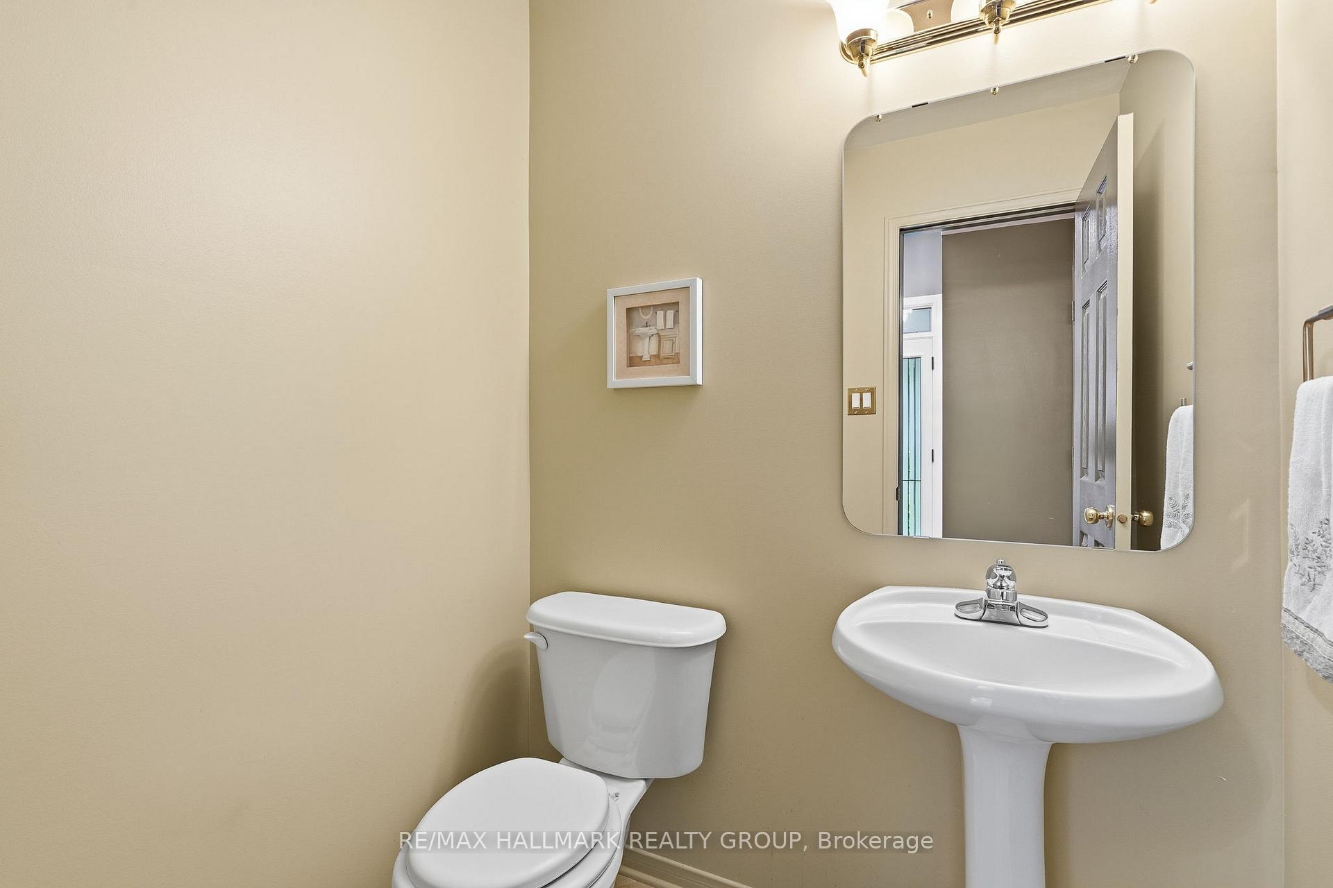 Photo 10 of 563 Evangeline Street, Ottawa, Avalon East — HOMEH