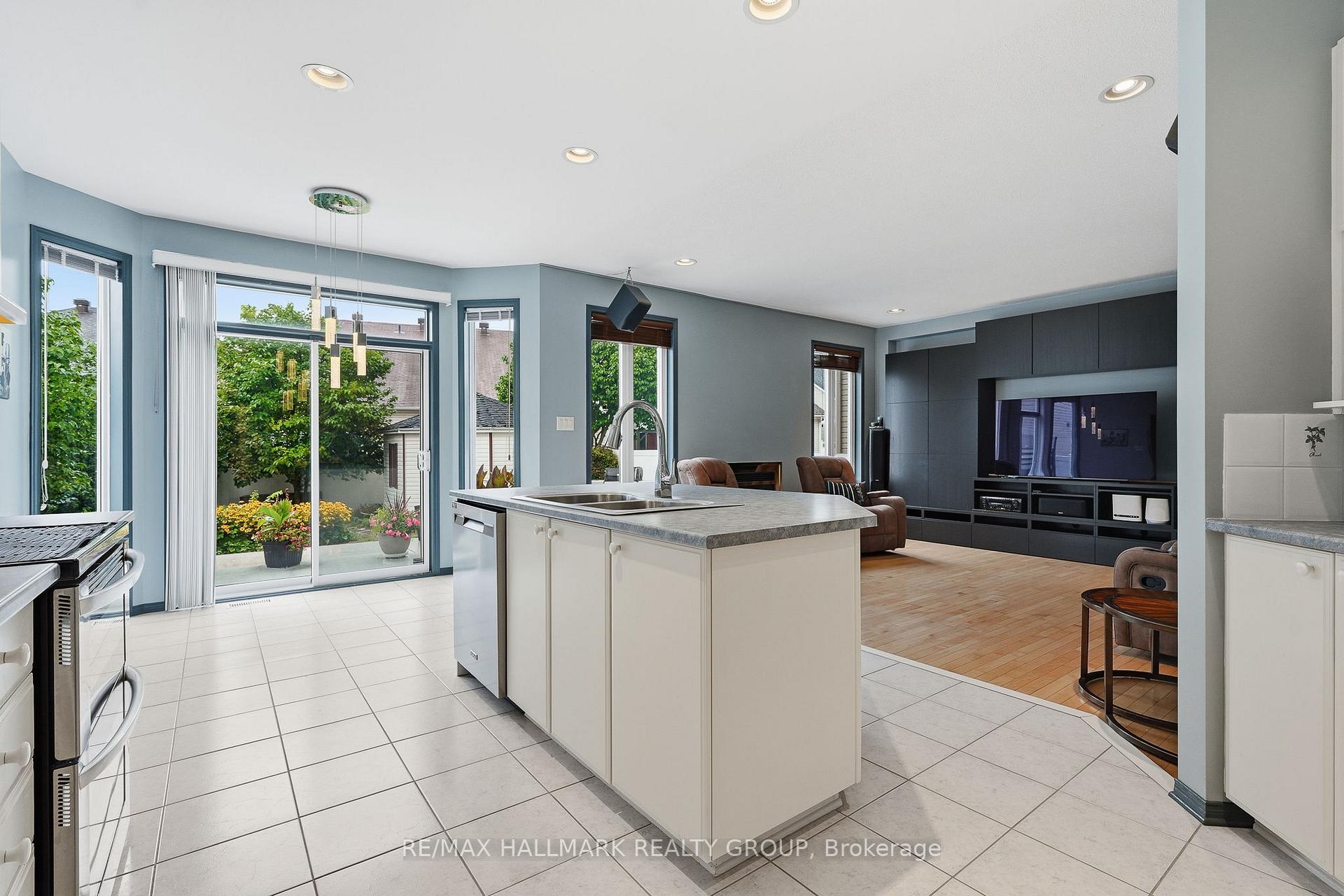 Photo 14 of 563 Evangeline Street, Ottawa, Avalon East — HOMEH