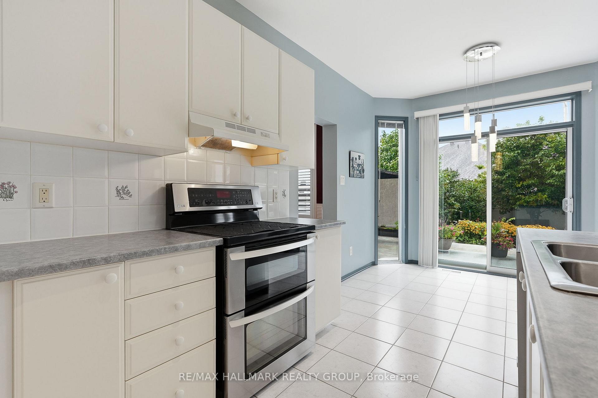 Photo 15 of 563 Evangeline Street, Ottawa, Avalon East — HOMEH