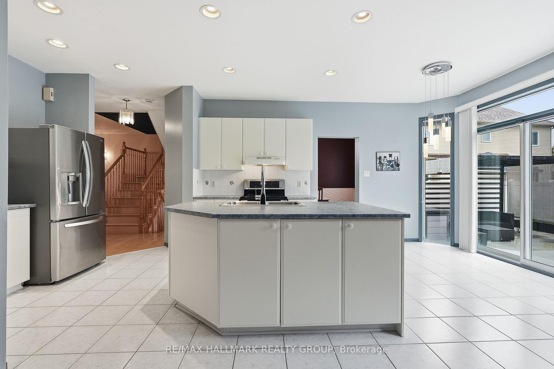 Photo 16 of 563 Evangeline Street, Ottawa, Avalon East — HOMEH