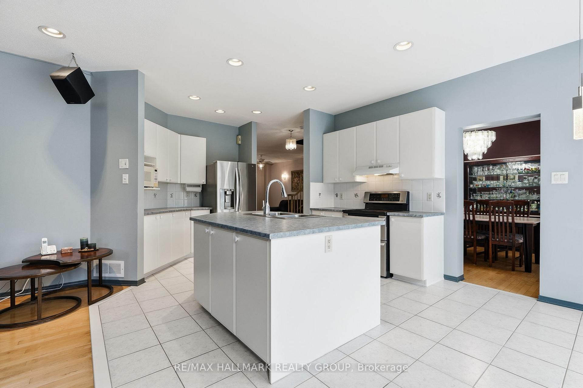 Photo 17 of 563 Evangeline Street, Ottawa, Avalon East — HOMEH