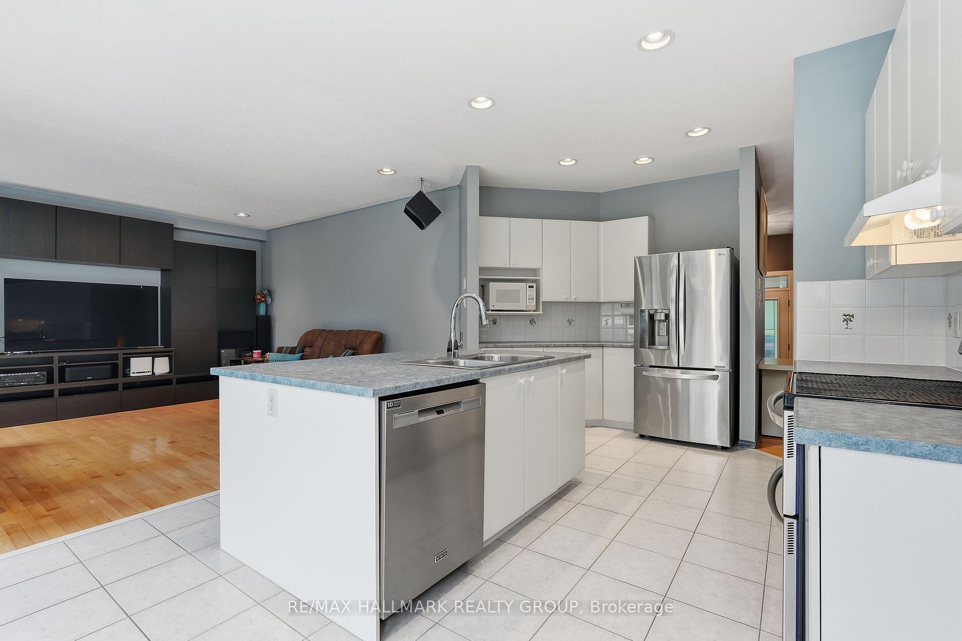 Photo 18 of 563 Evangeline Street, Ottawa, Avalon East — HOMEH