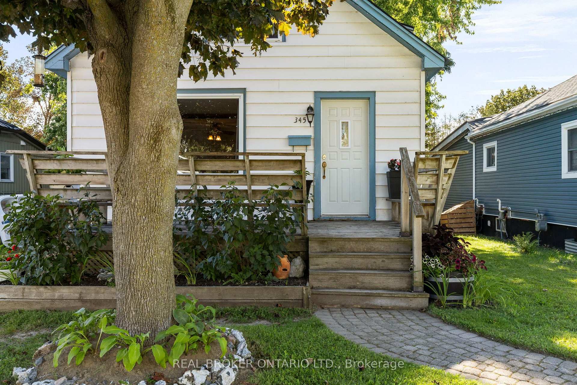 Photo 2 of 345 East Street, Orillia — HOMEH