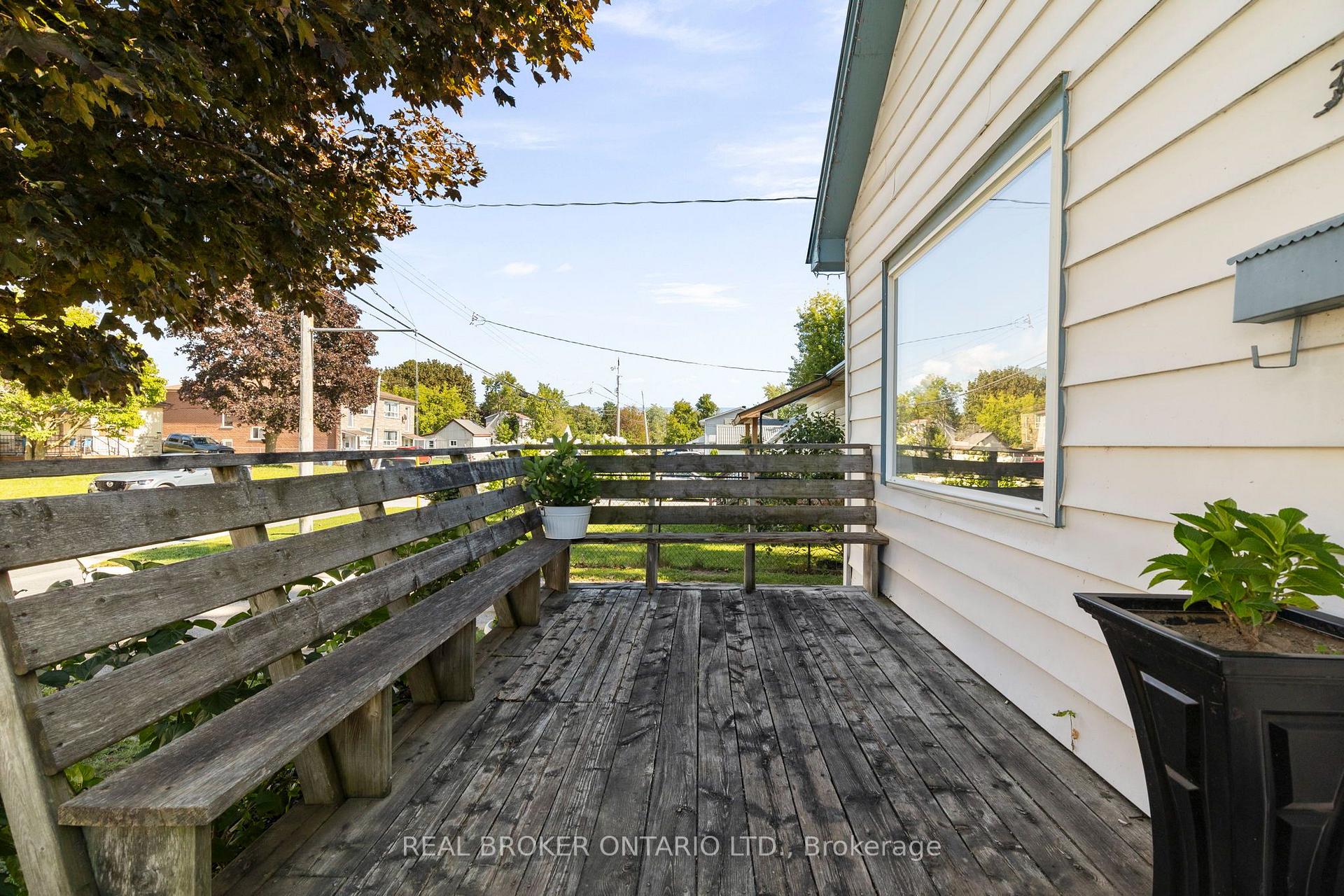Photo 3 of 345 East Street, Orillia — HOMEH