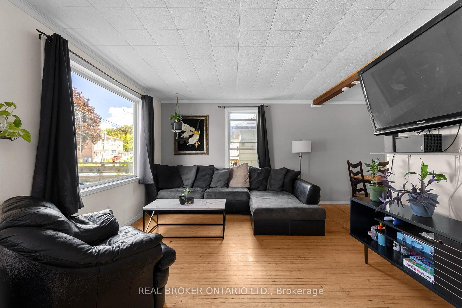 Photo 9 of 345 East Street, Orillia — HOMEH