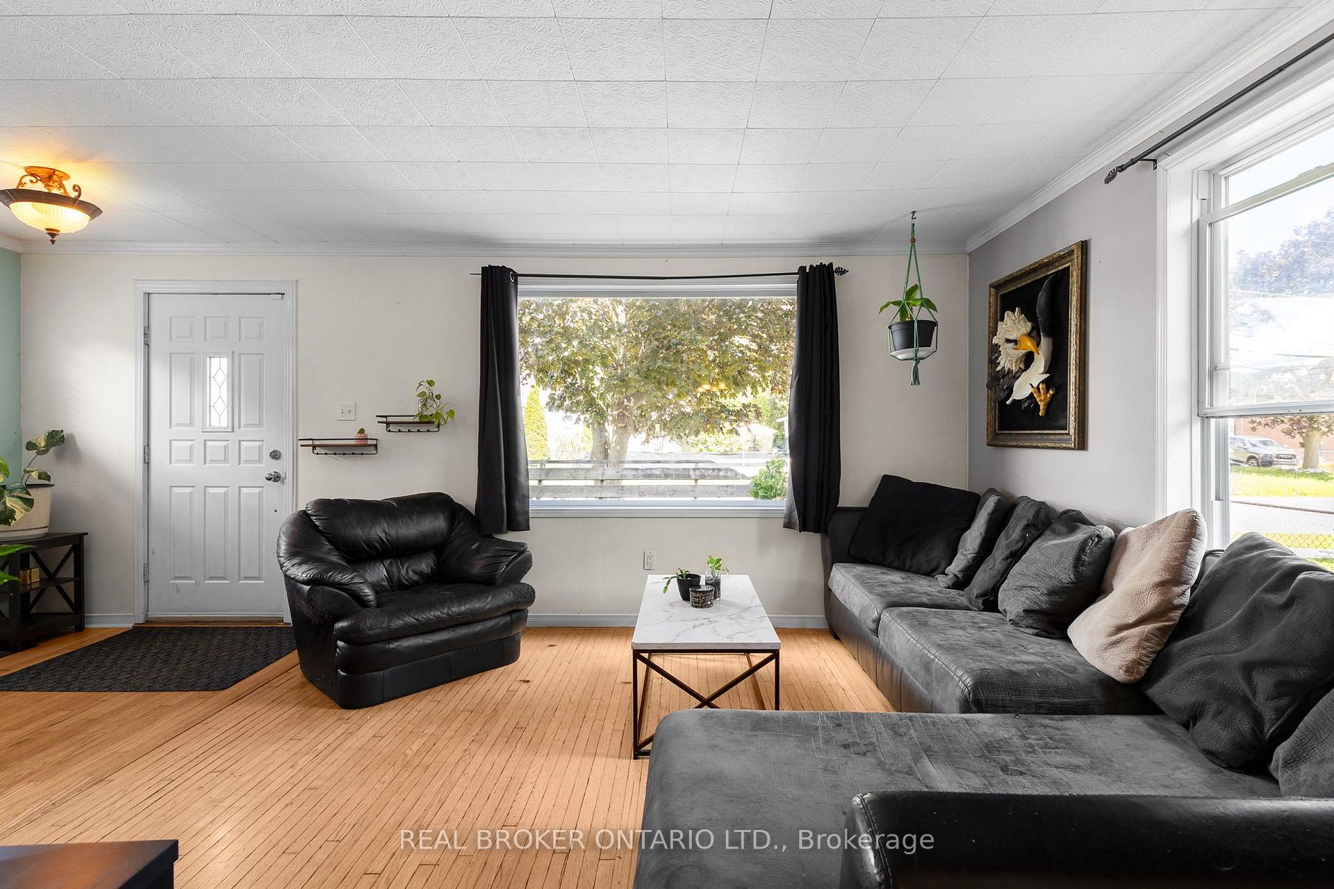 Photo 10 of 345 East Street, Orillia — HOMEH