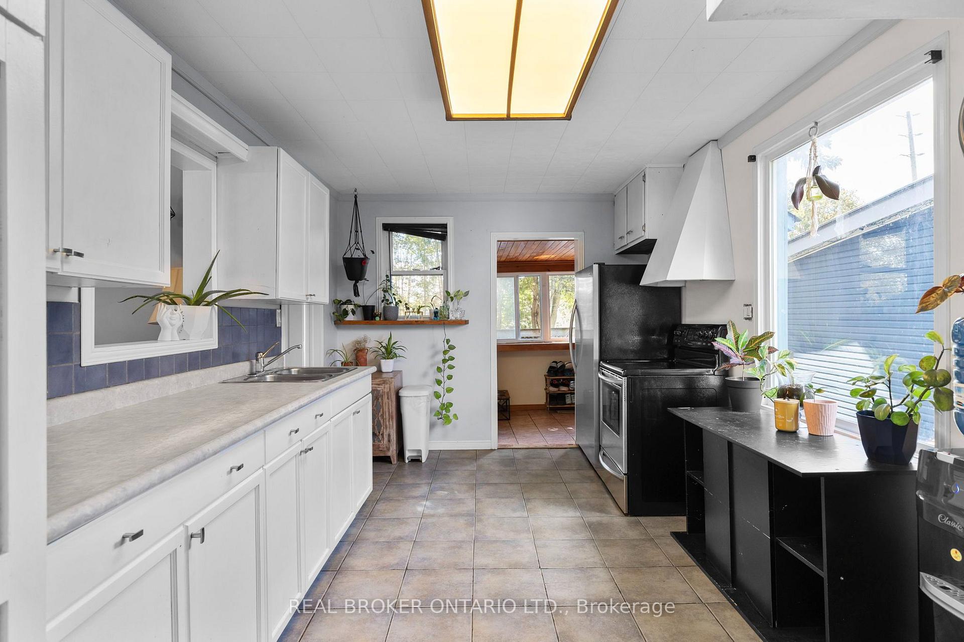 Photo 14 of 345 East Street, Orillia — HOMEH