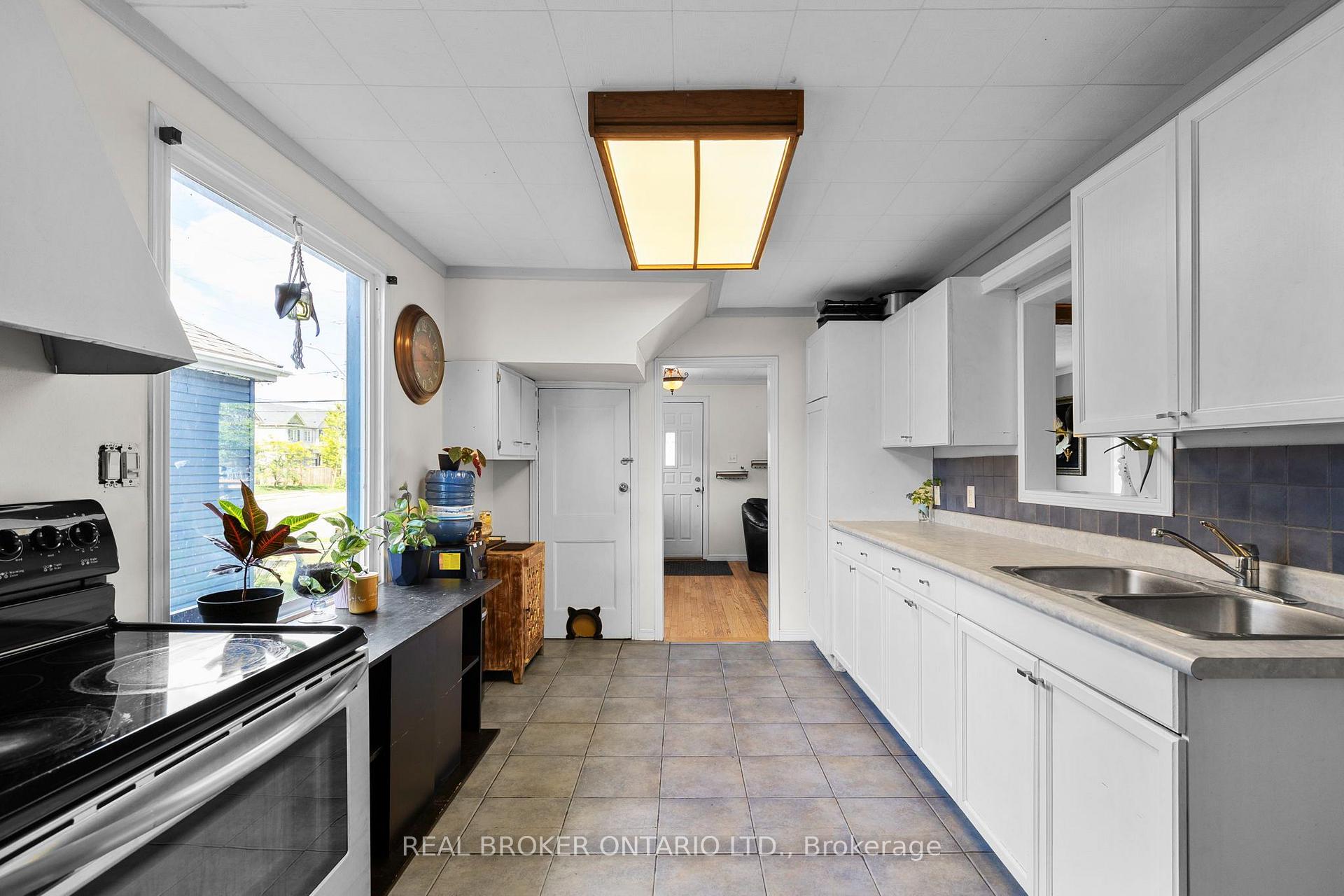 Photo 16 of 345 East Street, Orillia — HOMEH