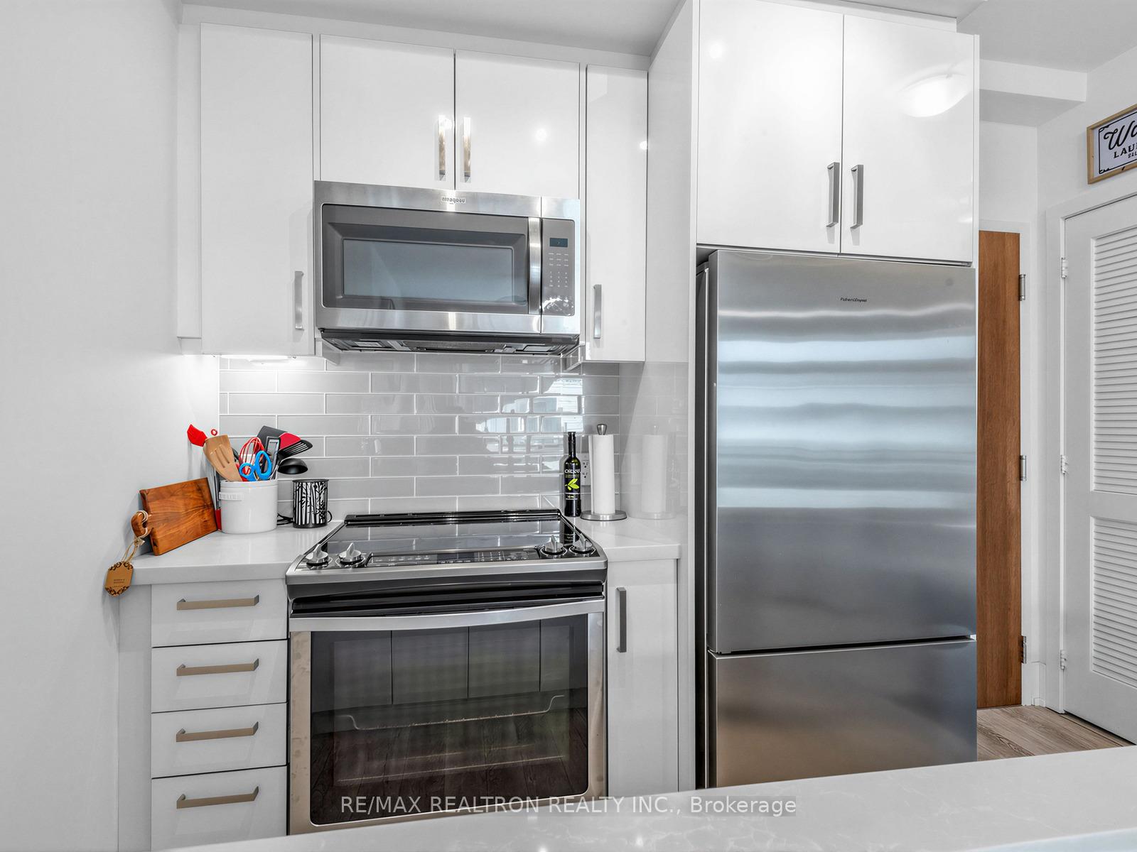 Photo 12 of Unit B419, 271 Sea Ray Avenue, Innisfil, Rural Innisfil — HOMEH