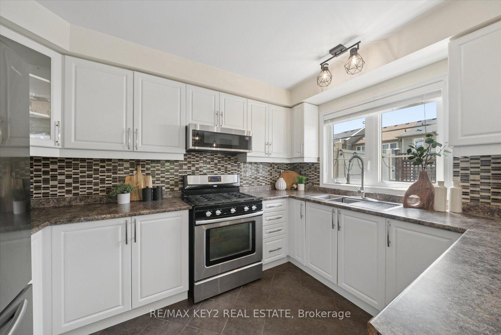 Photo 12 of 612 Gervais Terrace, Milton, Coates — HOMEH