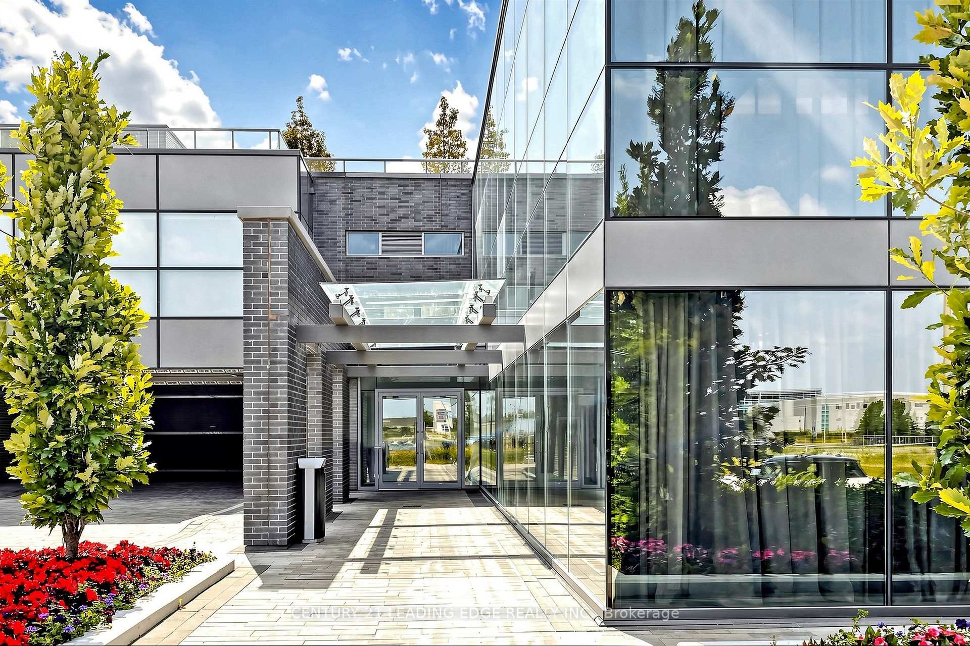 Photo 4 of Unit 801, 65 Oneida Crescent, Richmond Hill, Langstaff — HOMEH