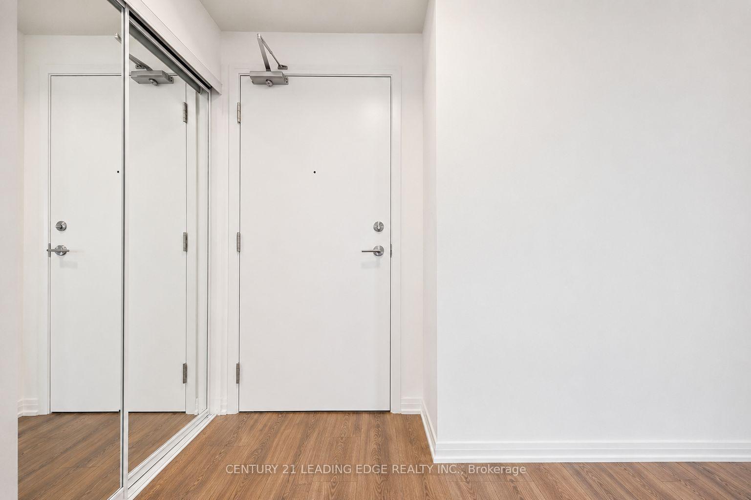 Photo 6 of Unit 801, 65 Oneida Crescent, Richmond Hill, Langstaff — HOMEH