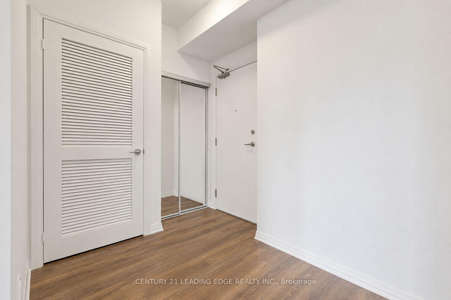 Photo 7 of Unit 801, 65 Oneida Crescent, Richmond Hill, Langstaff — HOMEH