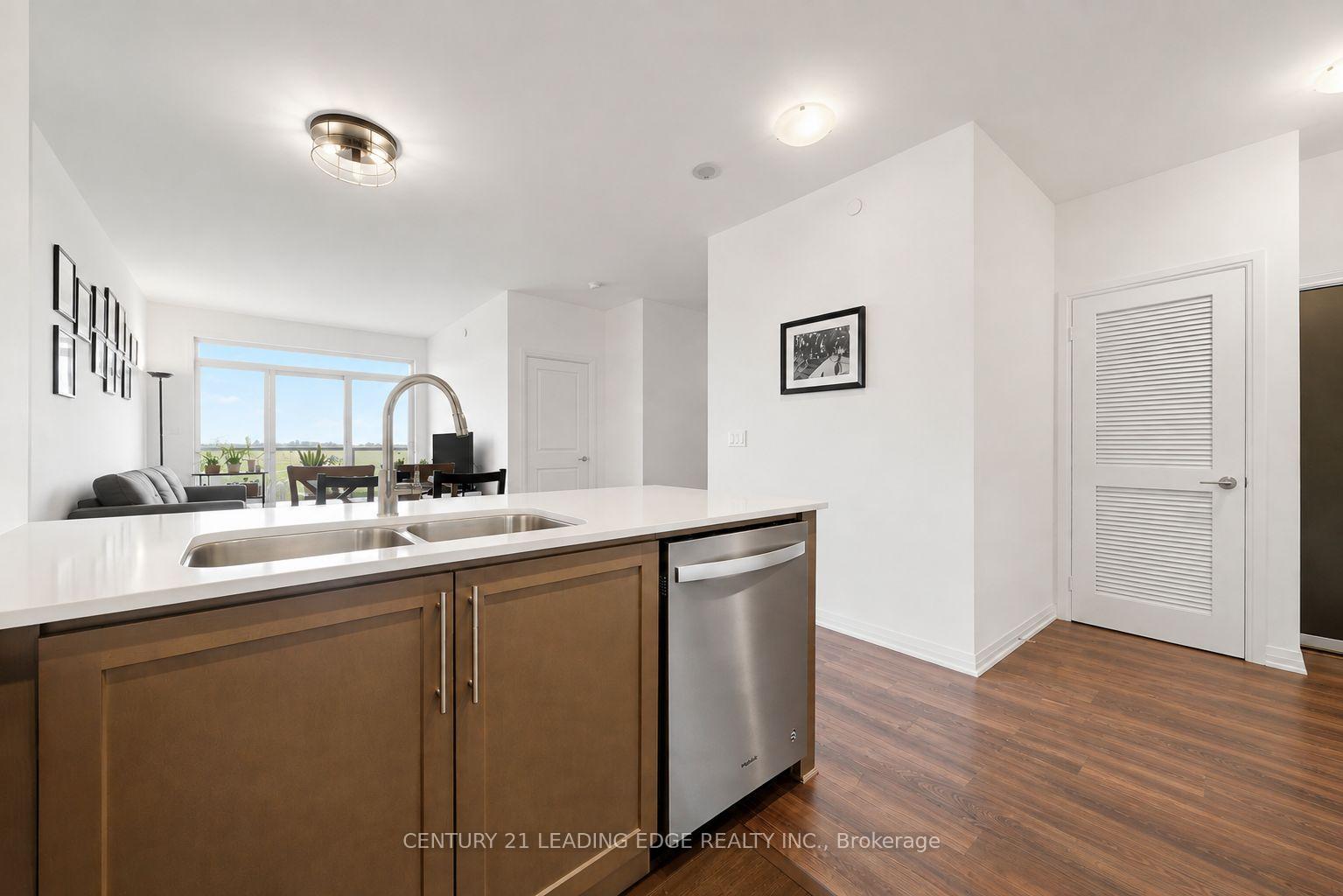 Photo 12 of Unit 801, 65 Oneida Crescent, Richmond Hill, Langstaff — HOMEH