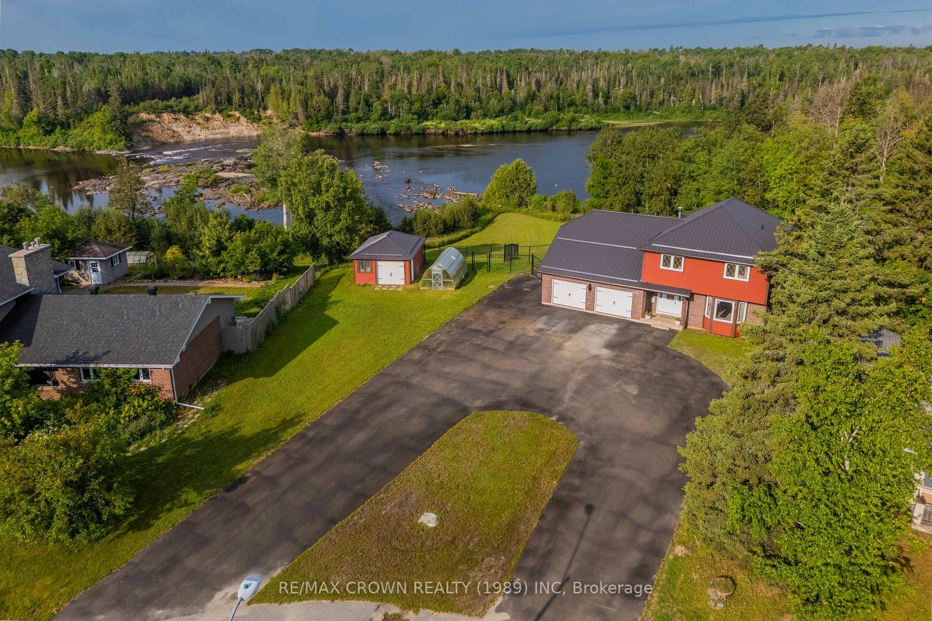 Photo 2 of 64 Kimberly Drive, Kapuskasing — HOMEH