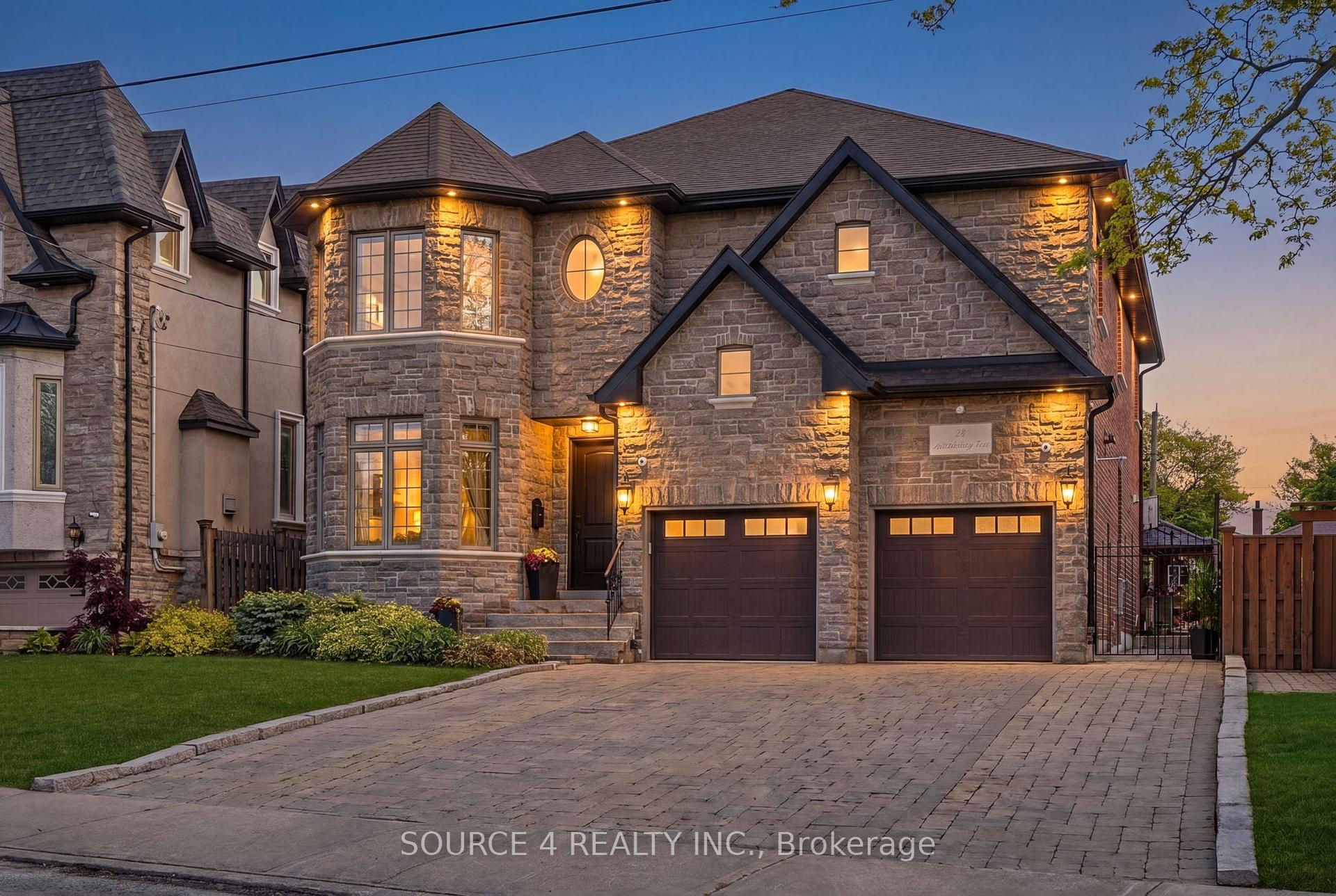 Photo 3 of 39 Amesbury Drive, North York, Brookhaven-Amesbury — HOMEH