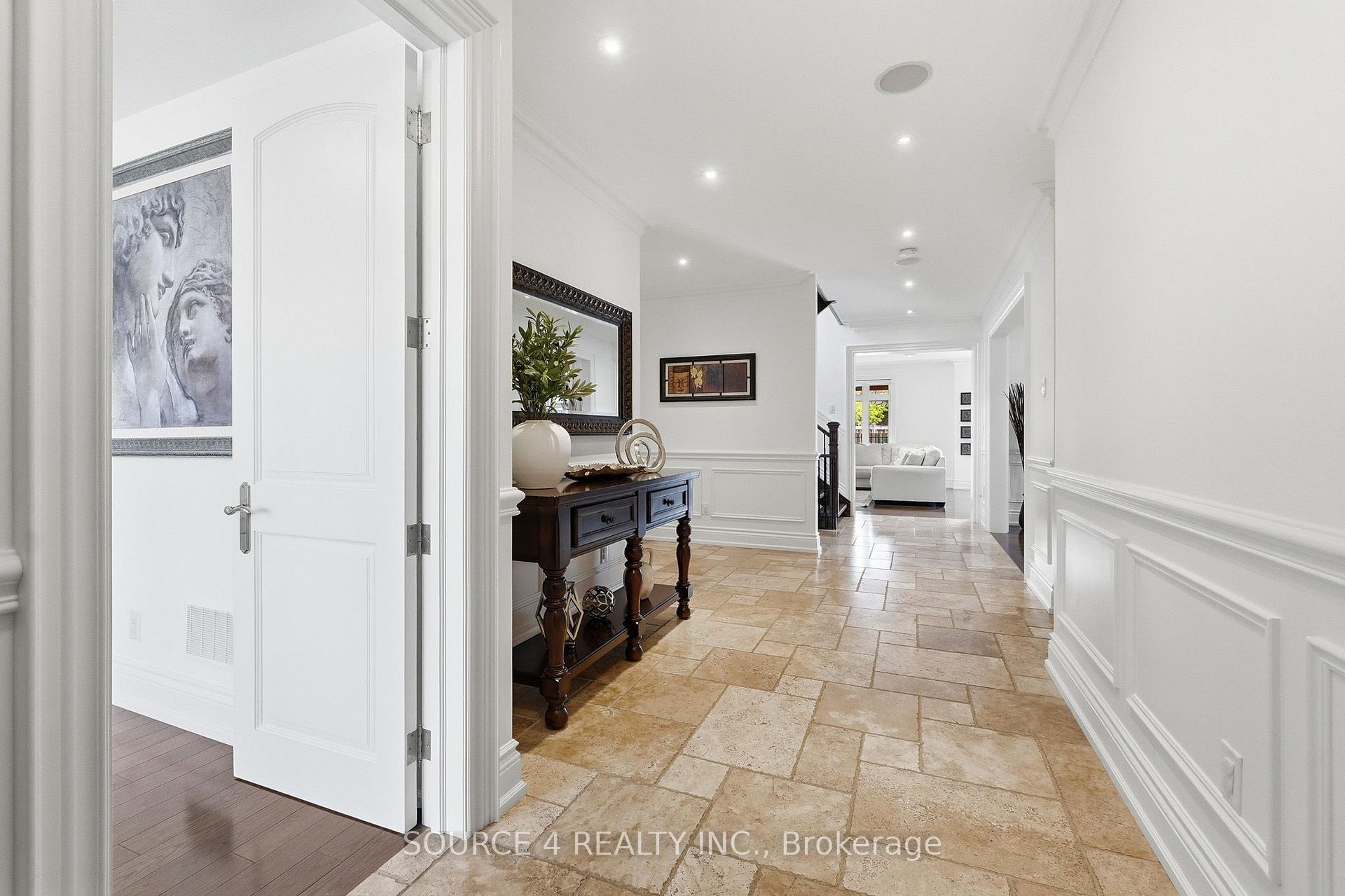 Photo 4 of 39 Amesbury Drive, North York, Brookhaven-Amesbury — HOMEH