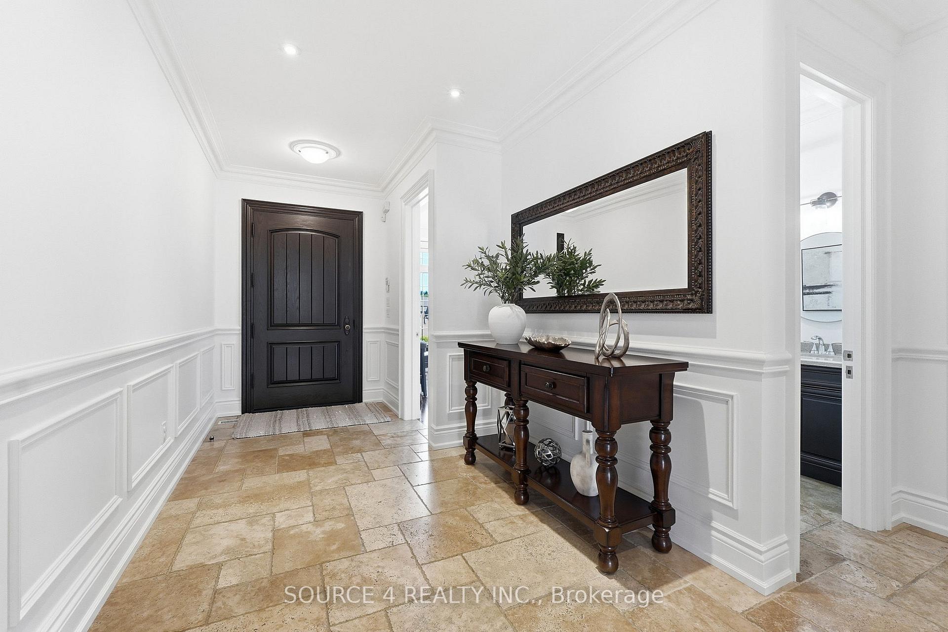 Photo 5 of 39 Amesbury Drive, North York, Brookhaven-Amesbury — HOMEH