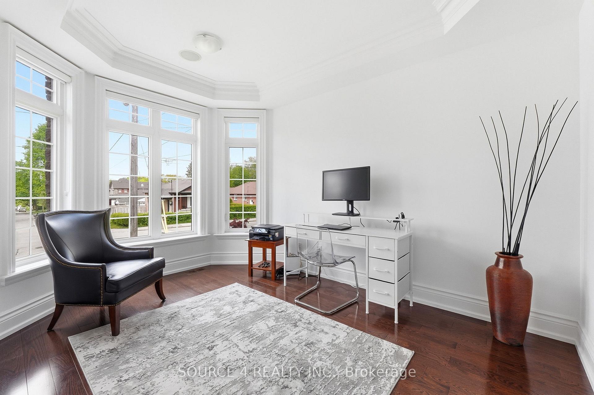 Photo 6 of 39 Amesbury Drive, North York, Brookhaven-Amesbury — HOMEH