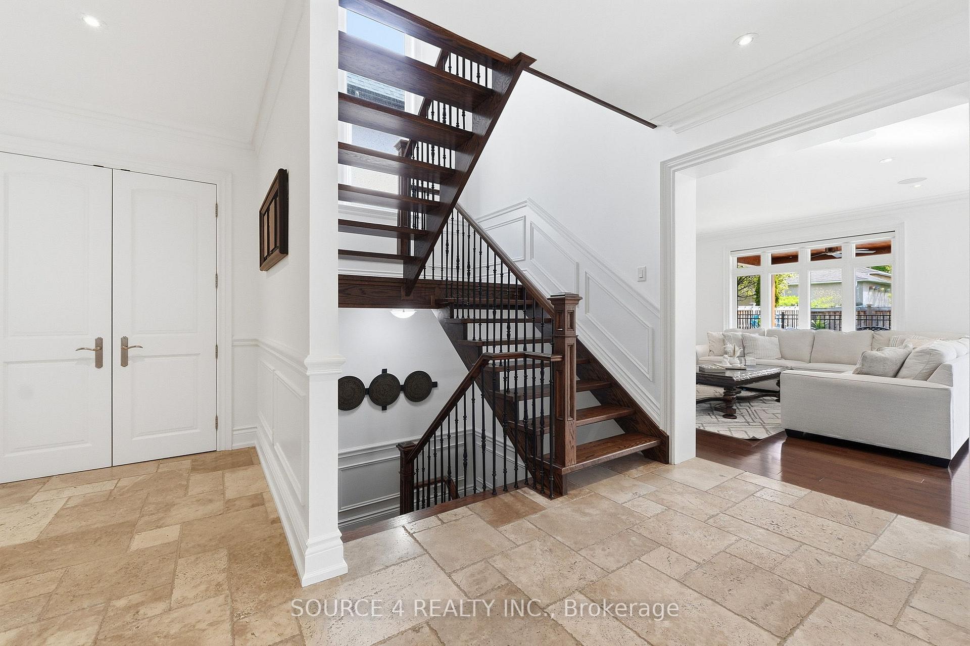 Photo 7 of 39 Amesbury Drive, North York, Brookhaven-Amesbury — HOMEH