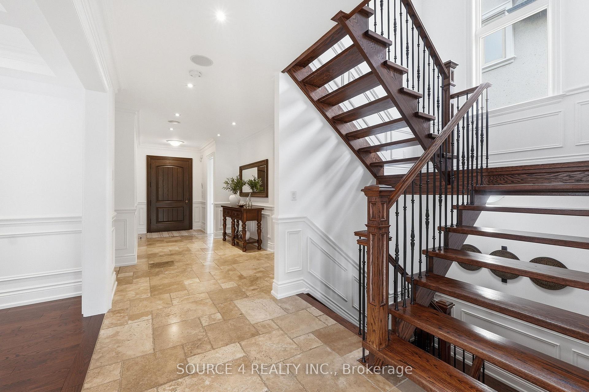 Photo 8 of 39 Amesbury Drive, North York, Brookhaven-Amesbury — HOMEH