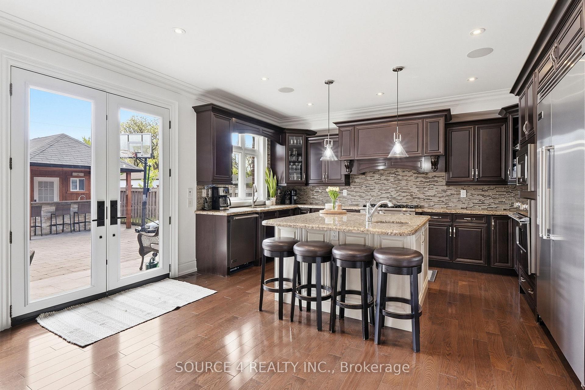 Photo 10 of 39 Amesbury Drive, North York, Brookhaven-Amesbury — HOMEH