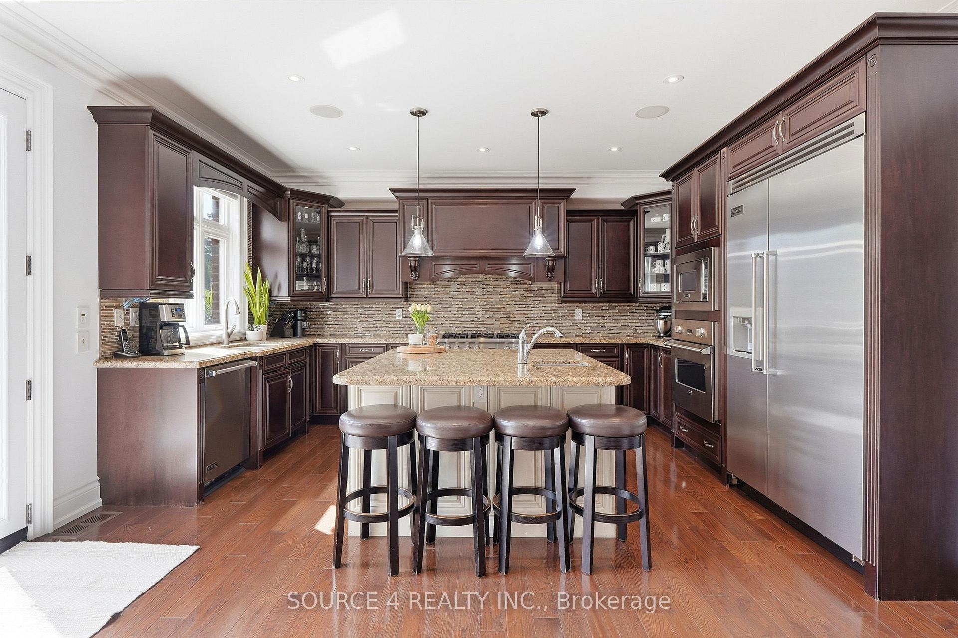 Photo 11 of 39 Amesbury Drive, North York, Brookhaven-Amesbury — HOMEH