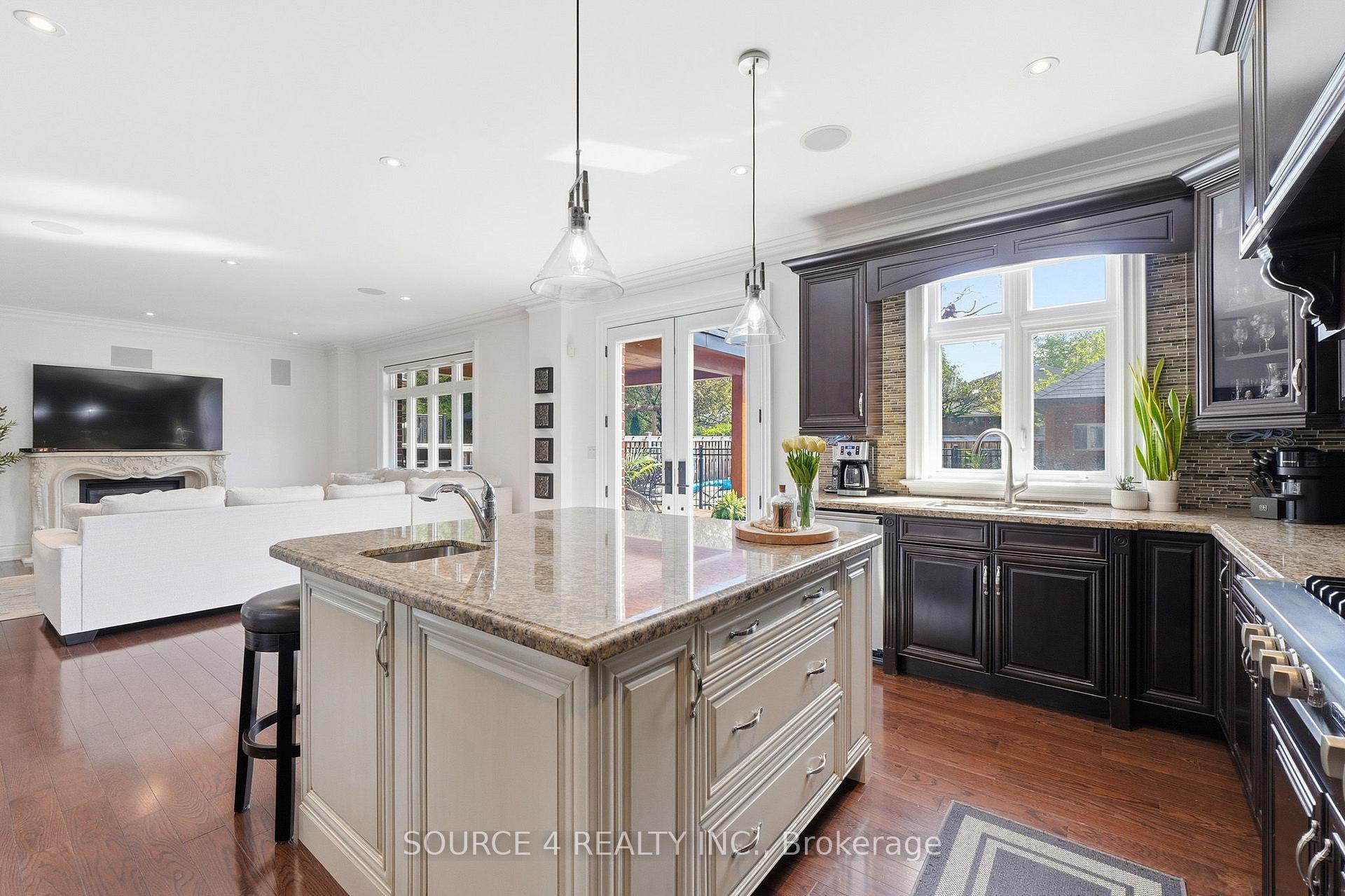 Photo 14 of 39 Amesbury Drive, North York, Brookhaven-Amesbury — HOMEH
