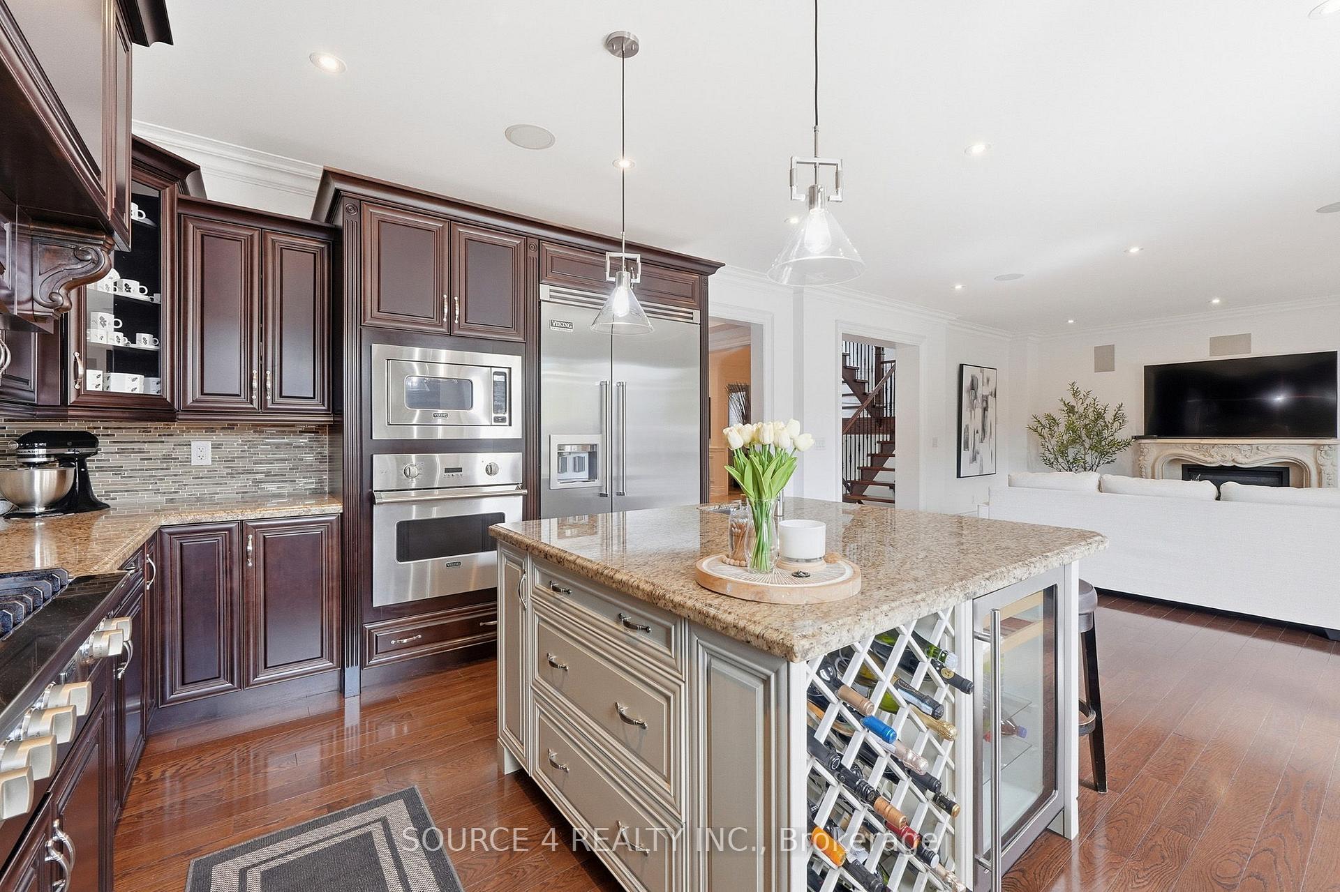 Photo 15 of 39 Amesbury Drive, North York, Brookhaven-Amesbury — HOMEH