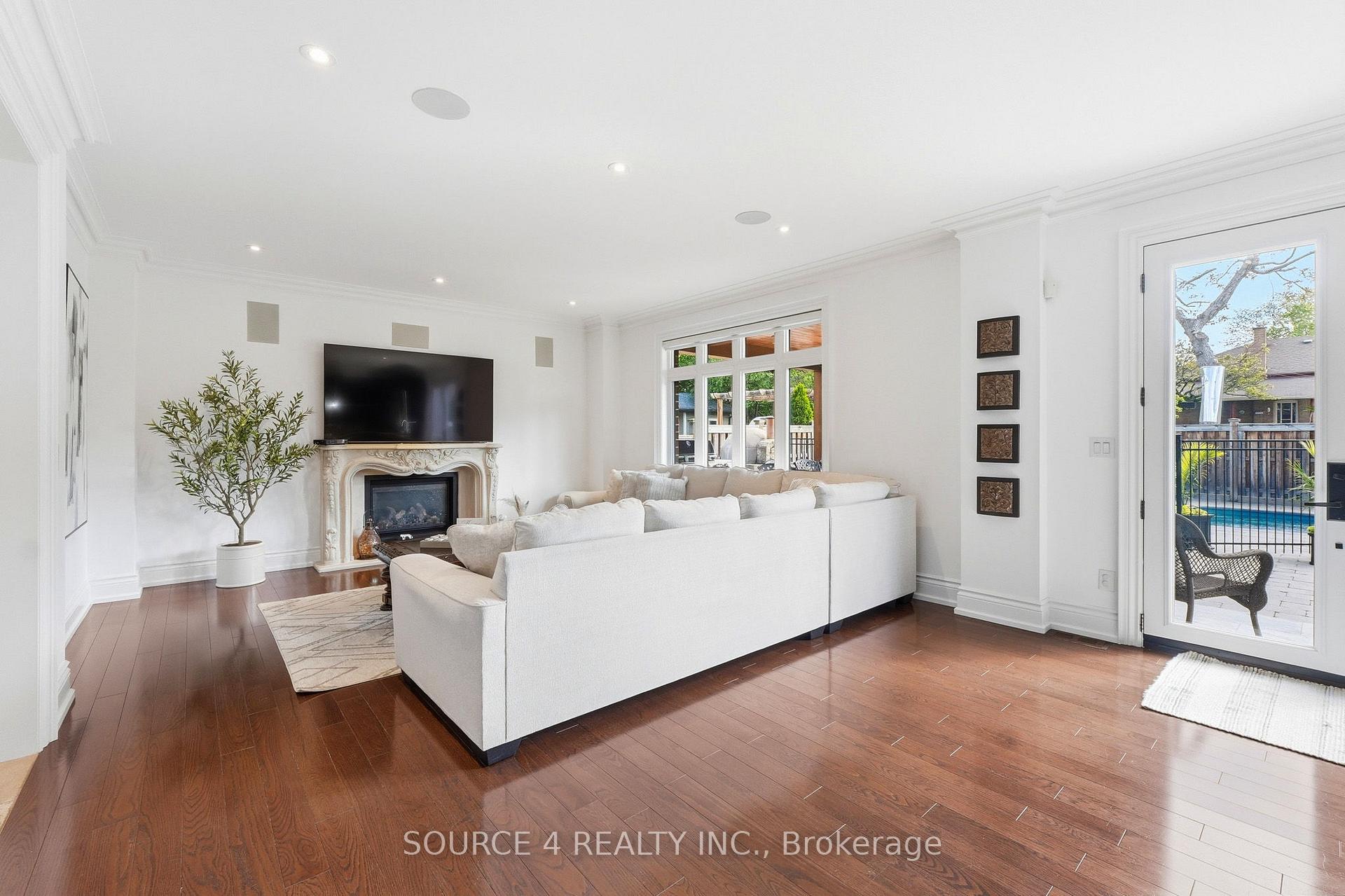Photo 16 of 39 Amesbury Drive, North York, Brookhaven-Amesbury — HOMEH