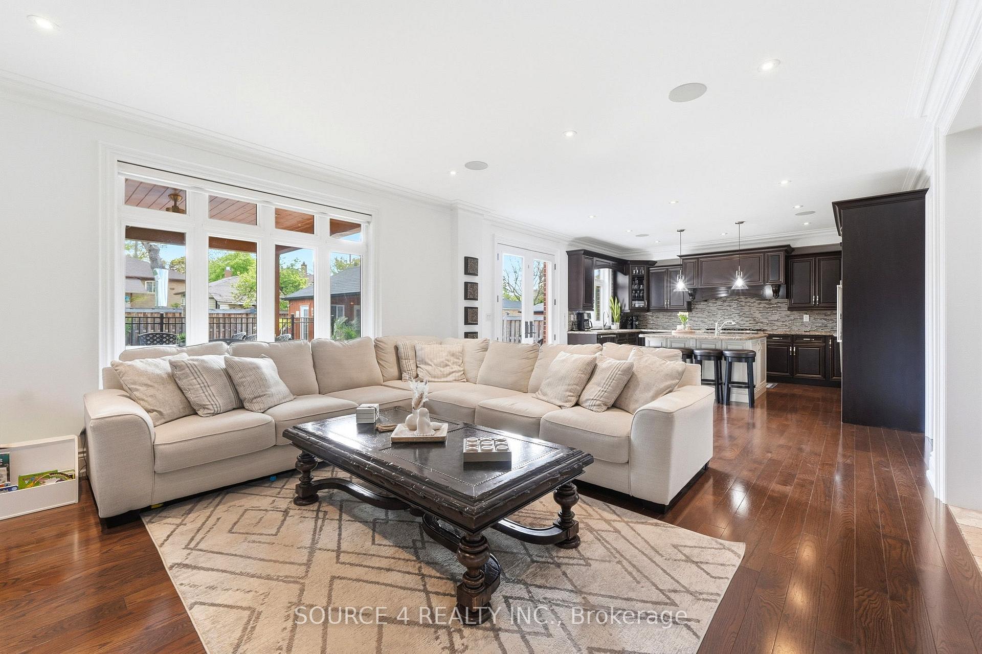 Photo 17 of 39 Amesbury Drive, North York, Brookhaven-Amesbury — HOMEH