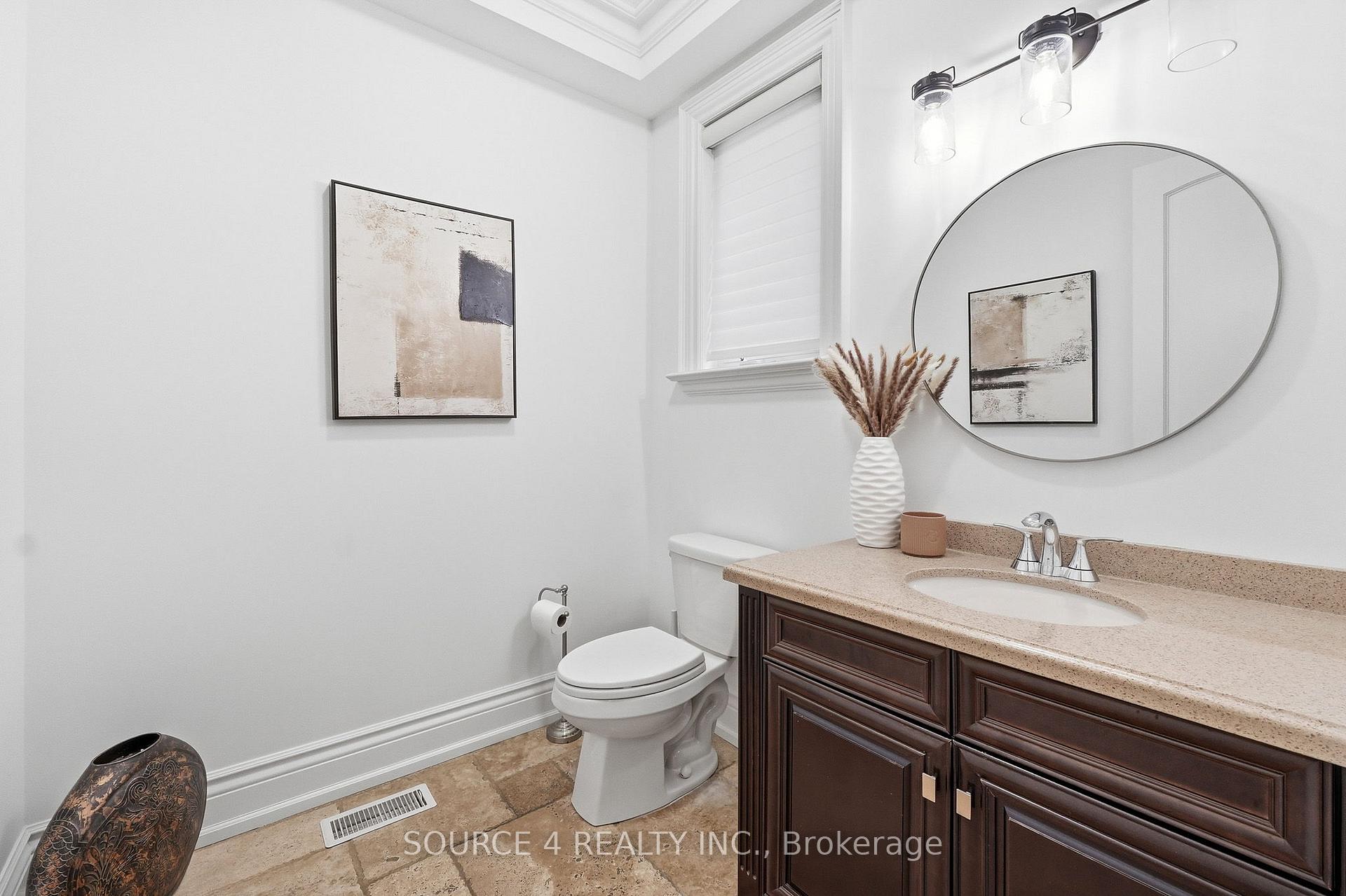 Photo 18 of 39 Amesbury Drive, North York, Brookhaven-Amesbury — HOMEH
