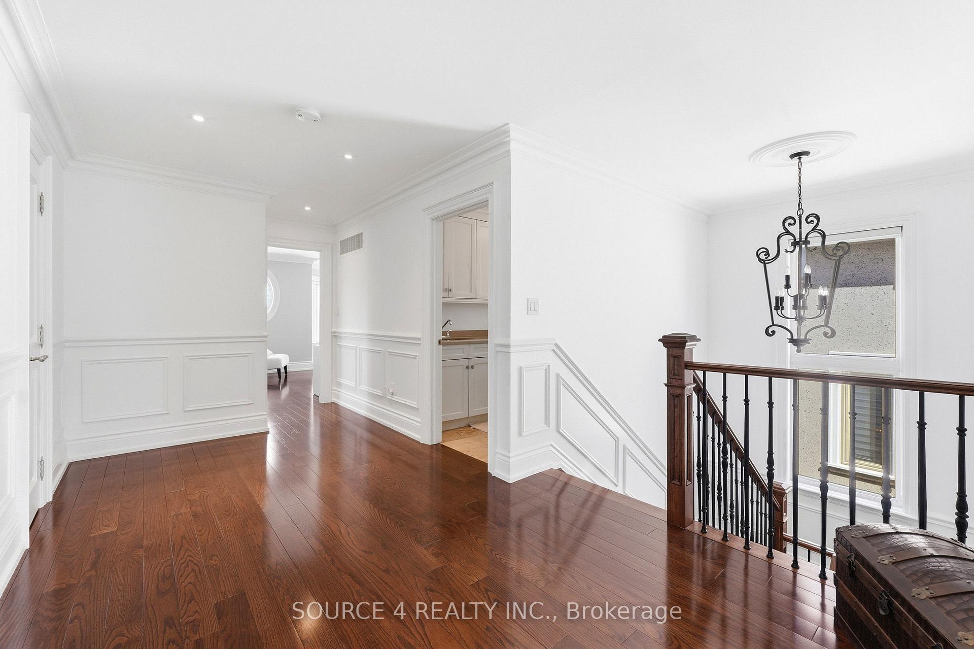 Photo 19 of 39 Amesbury Drive, North York, Brookhaven-Amesbury — HOMEH