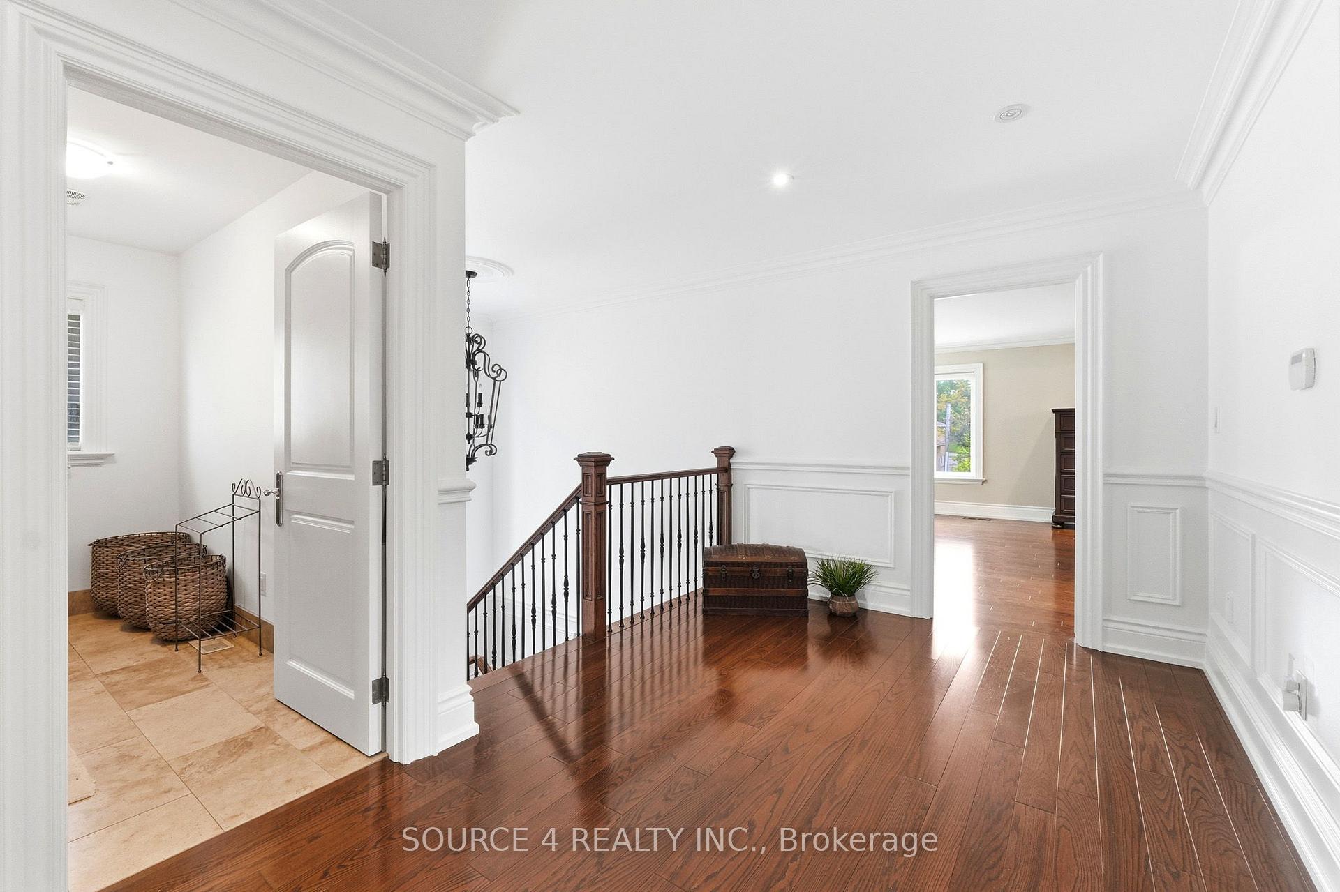 Photo 20 of 39 Amesbury Drive, North York, Brookhaven-Amesbury — HOMEH