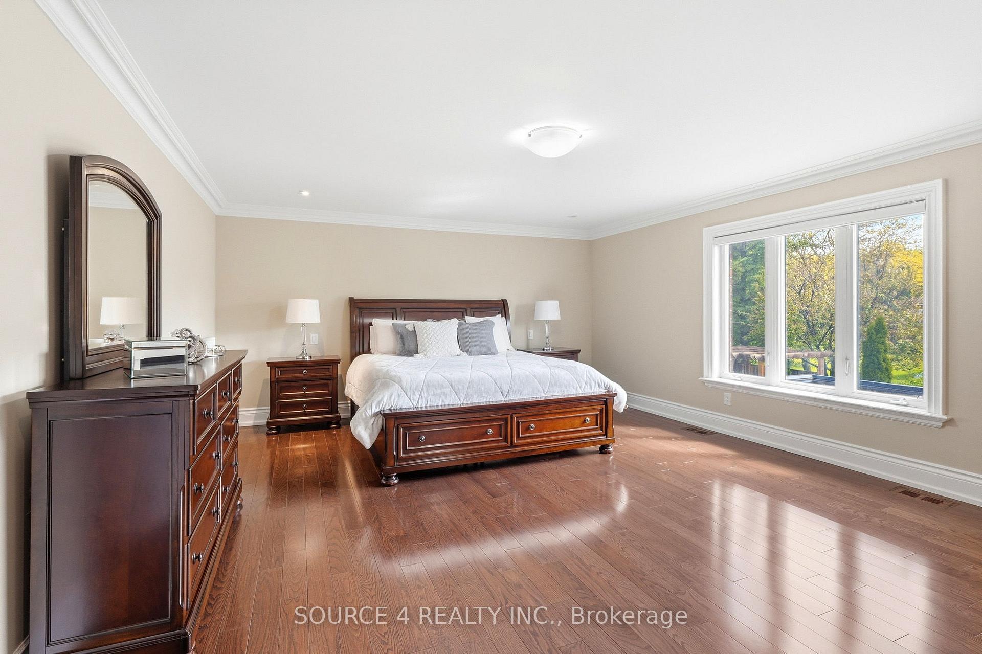 Photo 22 of 39 Amesbury Drive, North York, Brookhaven-Amesbury — HOMEH